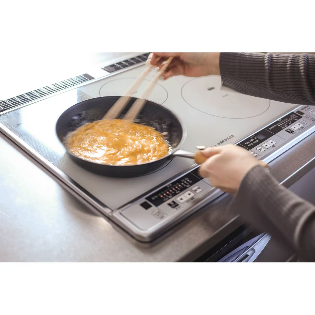 【日本製燕三條】 匠味巧鐵煎鍋 26cm｜電磁爐適用｜輕量化不沾鐵鑊（極致耐用/木柄防燙）