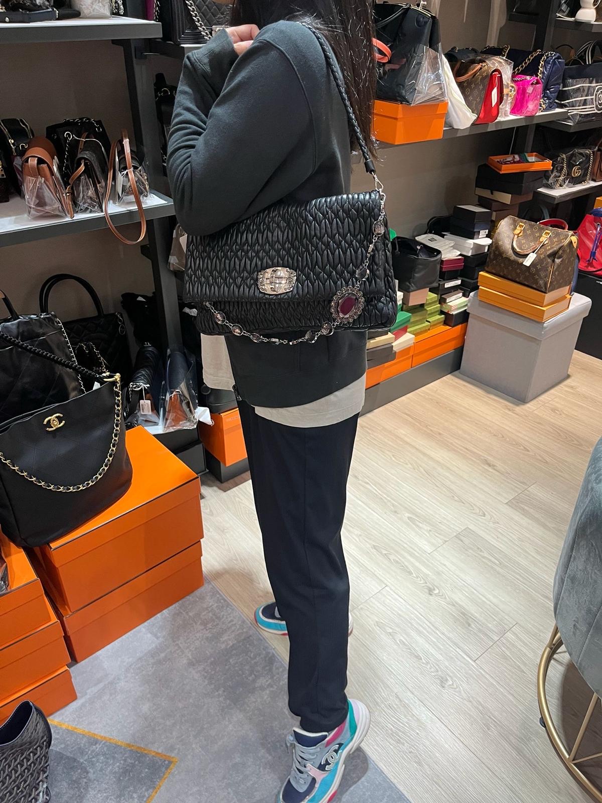 Miu miu crystal shoulder bag 100%Authentic,95%new ✅dust bag   Size: W28*H14*D4cm