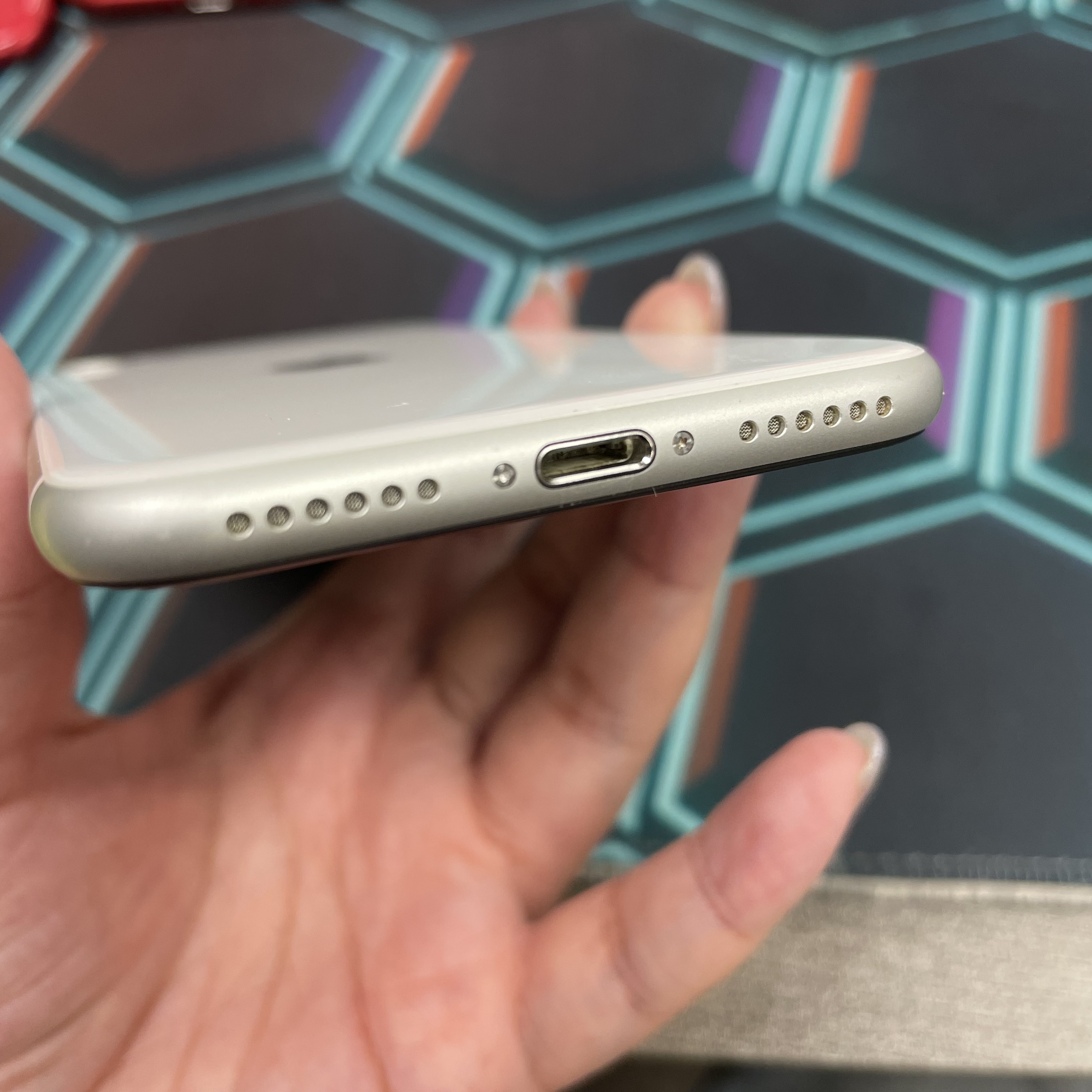 *7040 SE 2 完美機 128GB 電75 白色 white