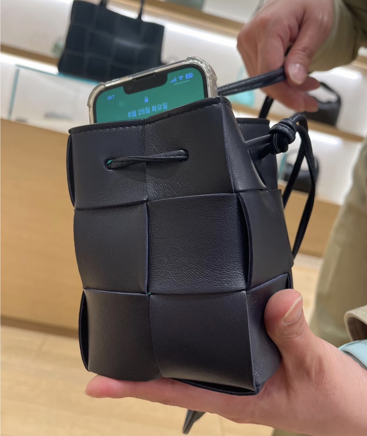 清貨特價 🍒 BV 黑色 Mini Cassette Bag