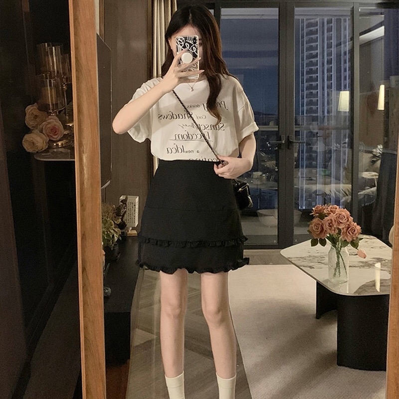 B383(16908) 韩版甜美风下摆双横百褶木耳边黑短裙 