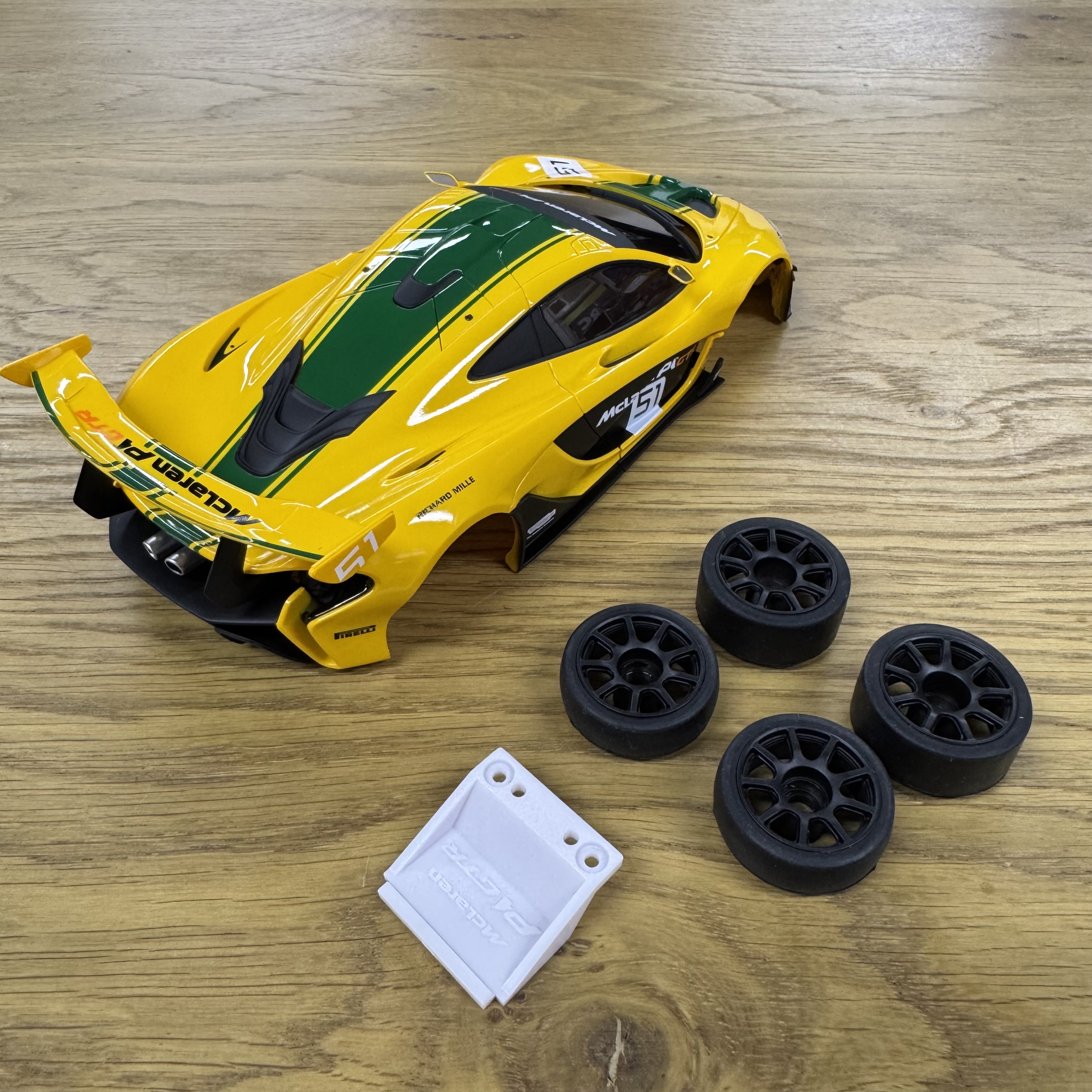 McLaren P1 GTR Yellow/Green 