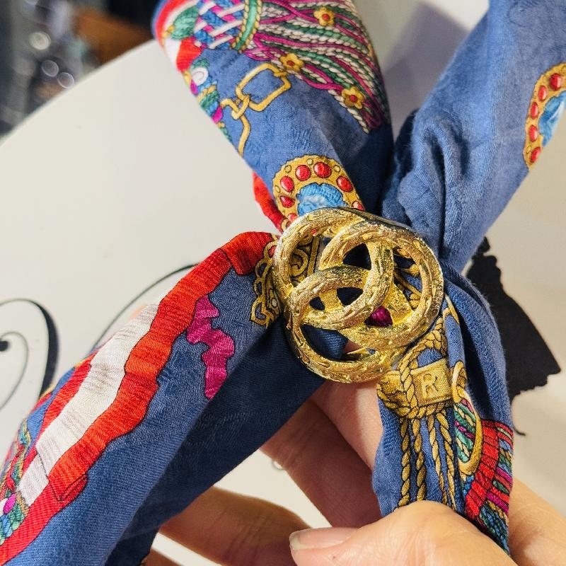 Vintage C.a. 1970s Textured Three-Circle Motif Scarf Clip (EA1753)