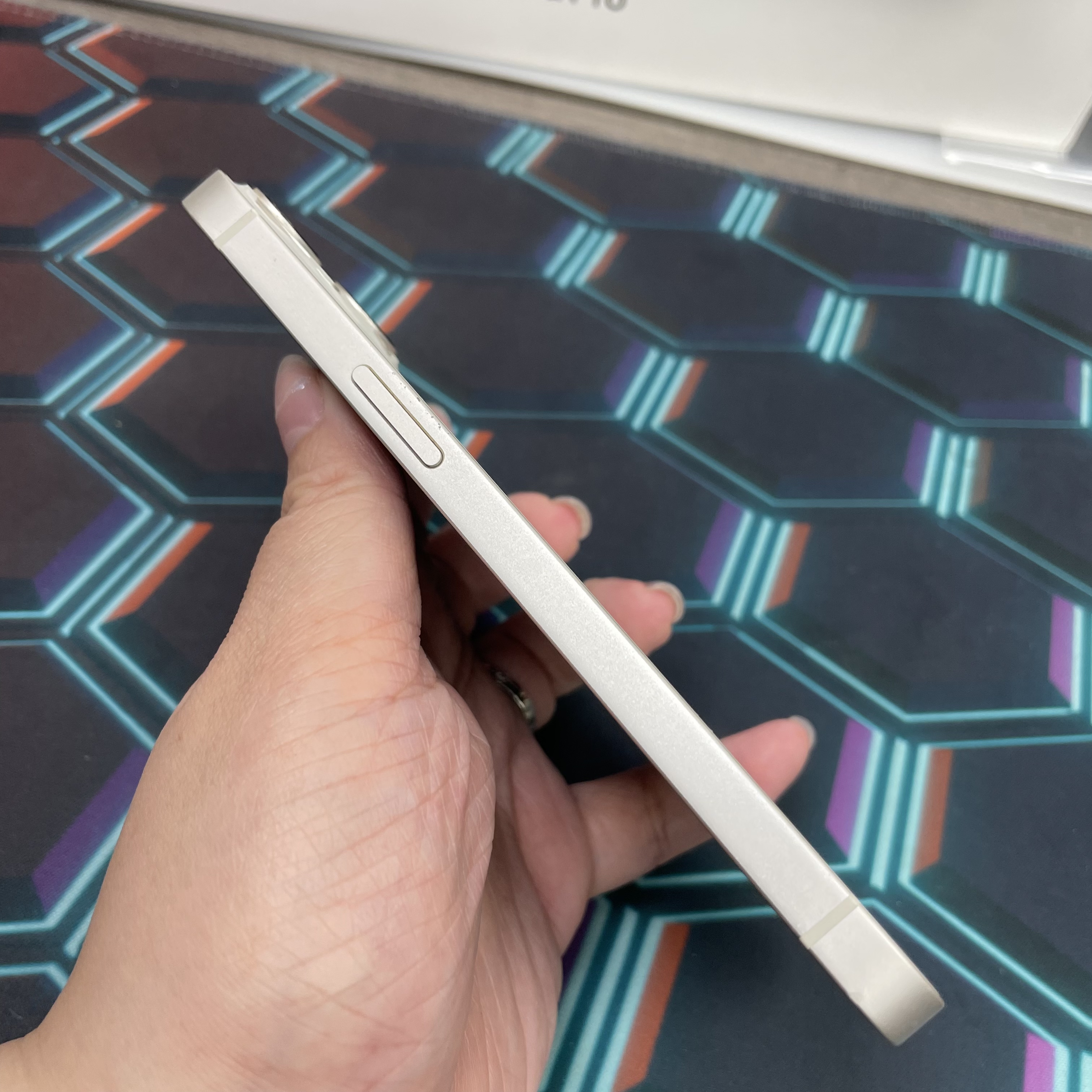 *7726 13 勁靚機 128GB 電77 白色 white