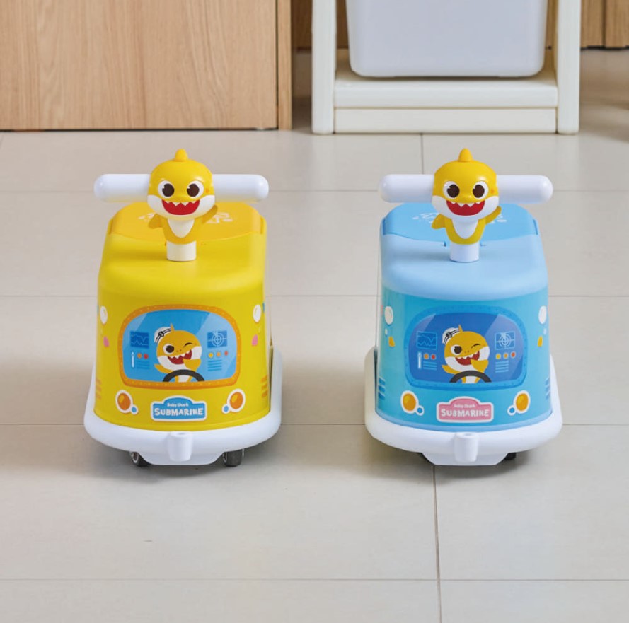 ⭐預計約3月中寄出⭐鯊魚寶寶 3D巴士造型音樂滑步車_PF761