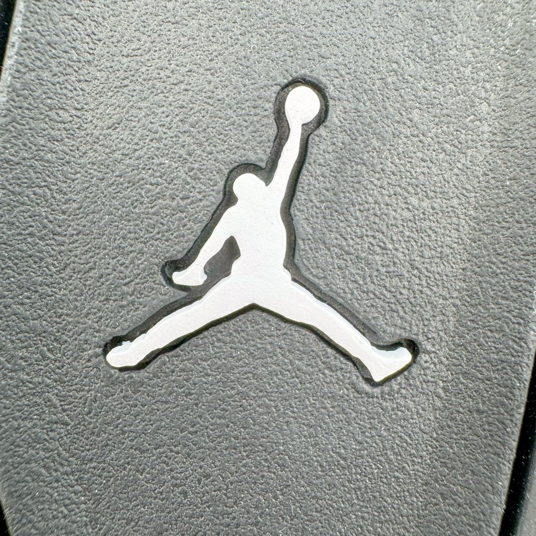 Air Jordan 4 Retro "White Thunder" FQ8138-001