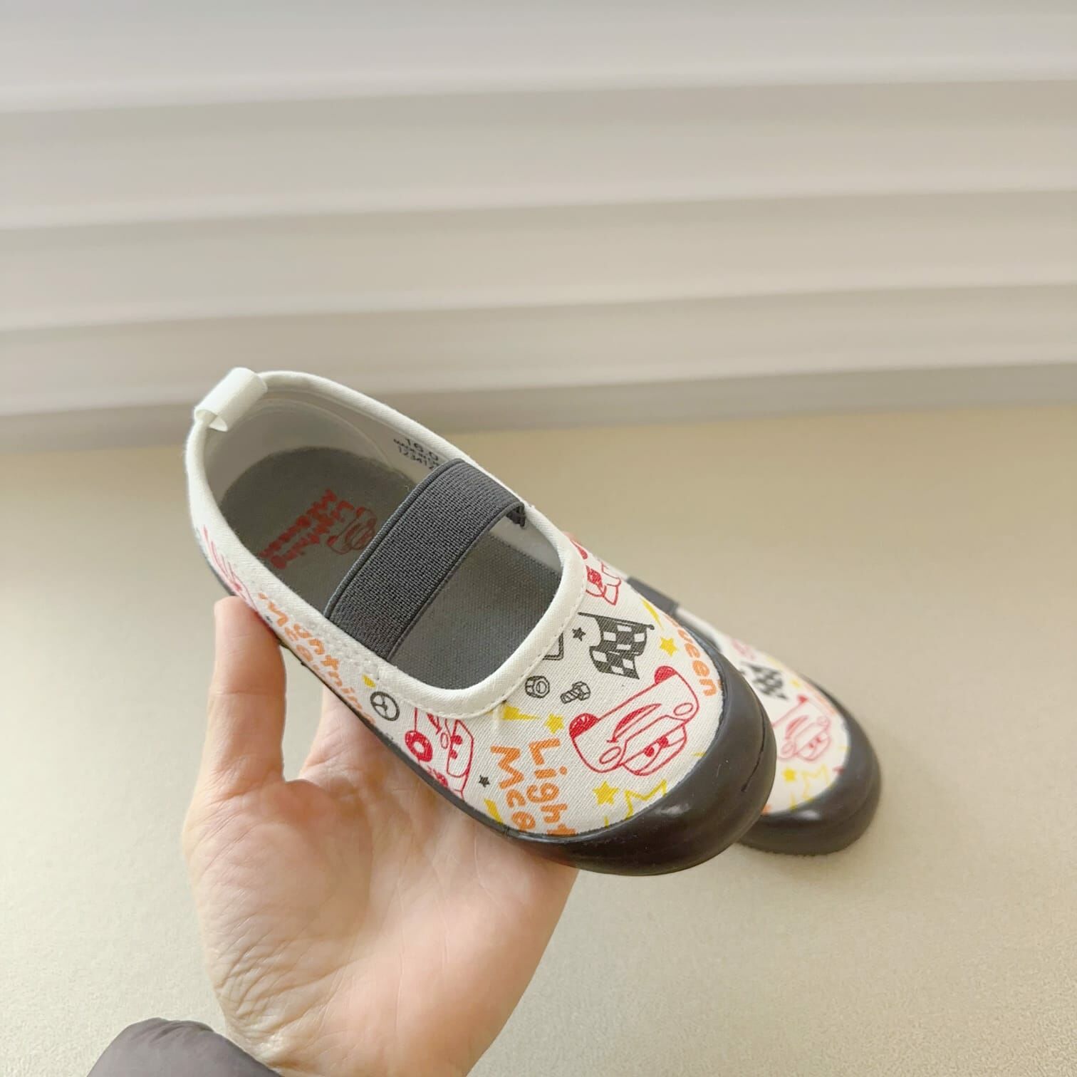 出口日本迪士尼小白鞋 -1對 現貨