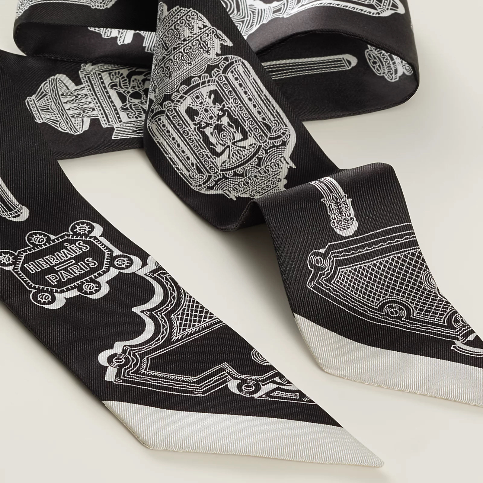 Hermes 全新🆕 100% 絲 Merveilleuses Lanternes 圖案Twilly