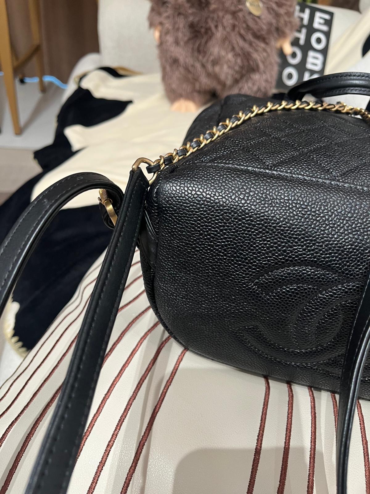 Chanel backpack cc filigree 荔枝牛皮金鏈 100%Authentic ,95%new  ✅card✅塵袋✅box 