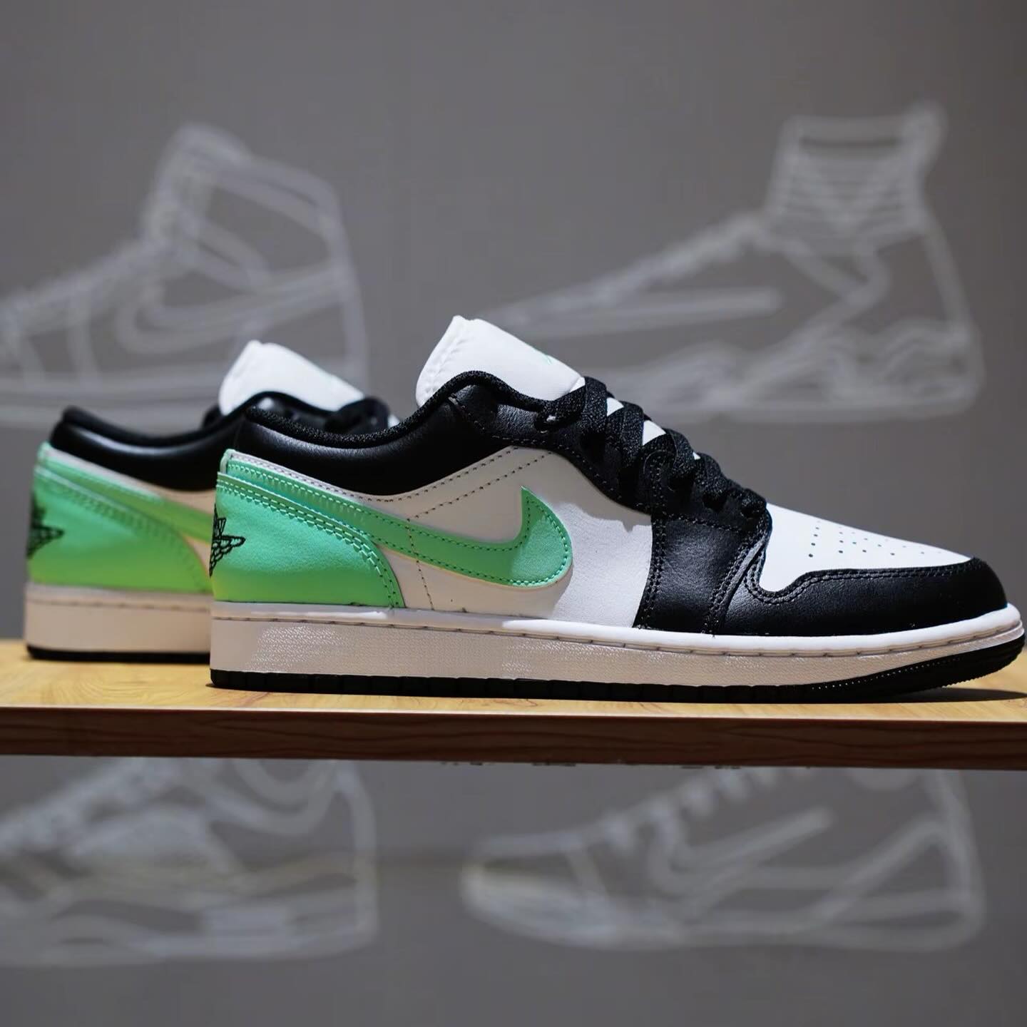 Nike Air Jordan 1 Low - Green Glow (553558-131) | STUDIOPLUS