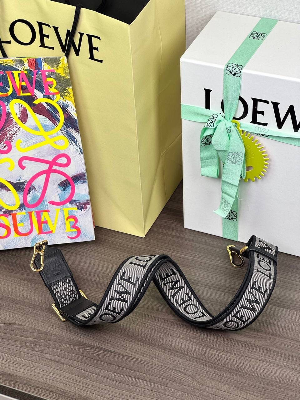 👉🏻升级版肩带【黑金】✅ 𝐀𝐧𝐚𝐠𝐫𝐚𝐦 刺绣肩带「黑金」 👈 全新升级上线♻️ （长度可调节） 编码：182323