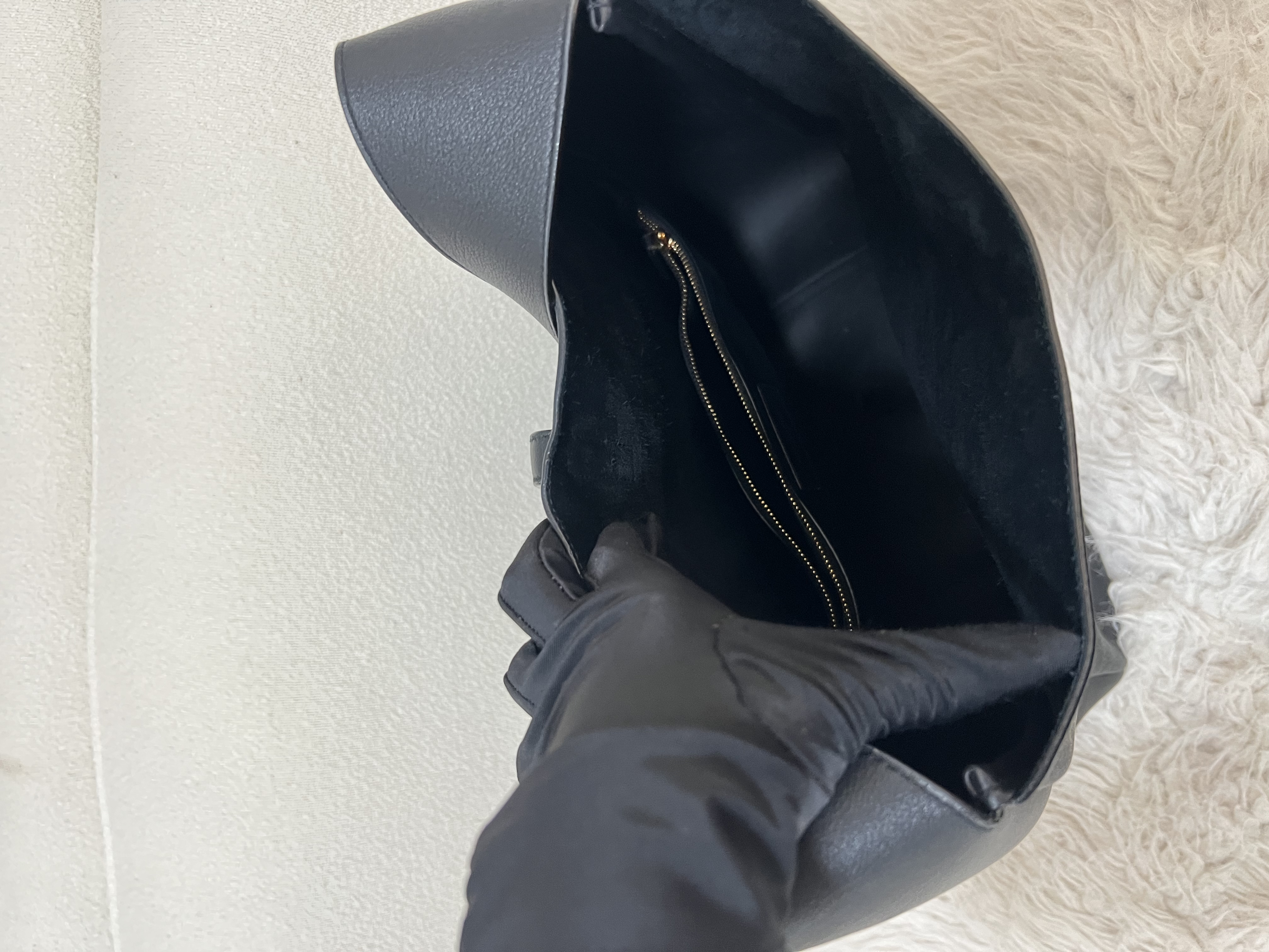 Pre-owned Saint Laurent Le 5 à 7 Supple Large Leather Shoulder Bag/ Product Code: 26022007