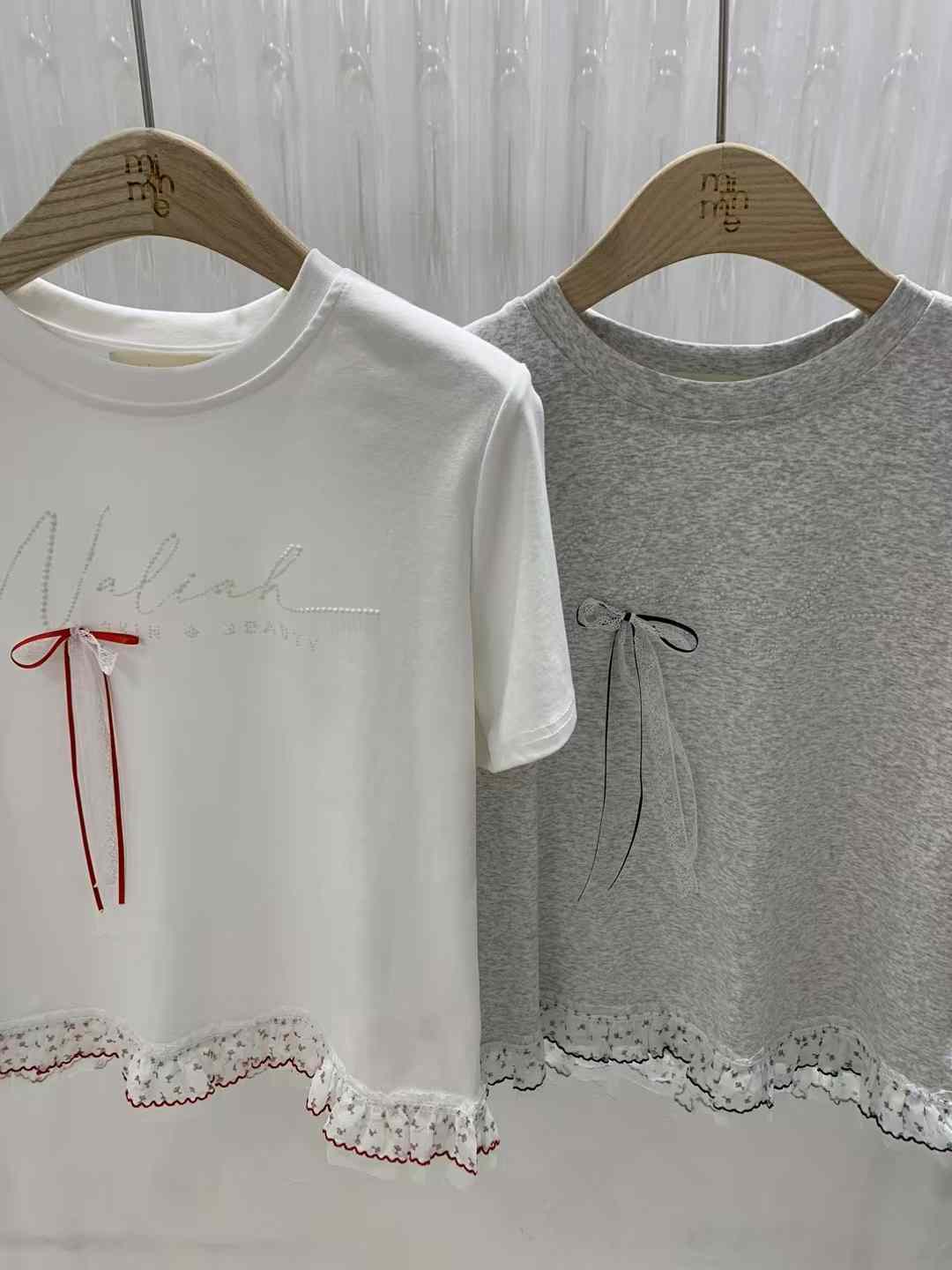 Embroidered Bow Tee with Lace Hem ‖ 蝴蝶结刺绣蕾丝拼接T恤 KR01774409