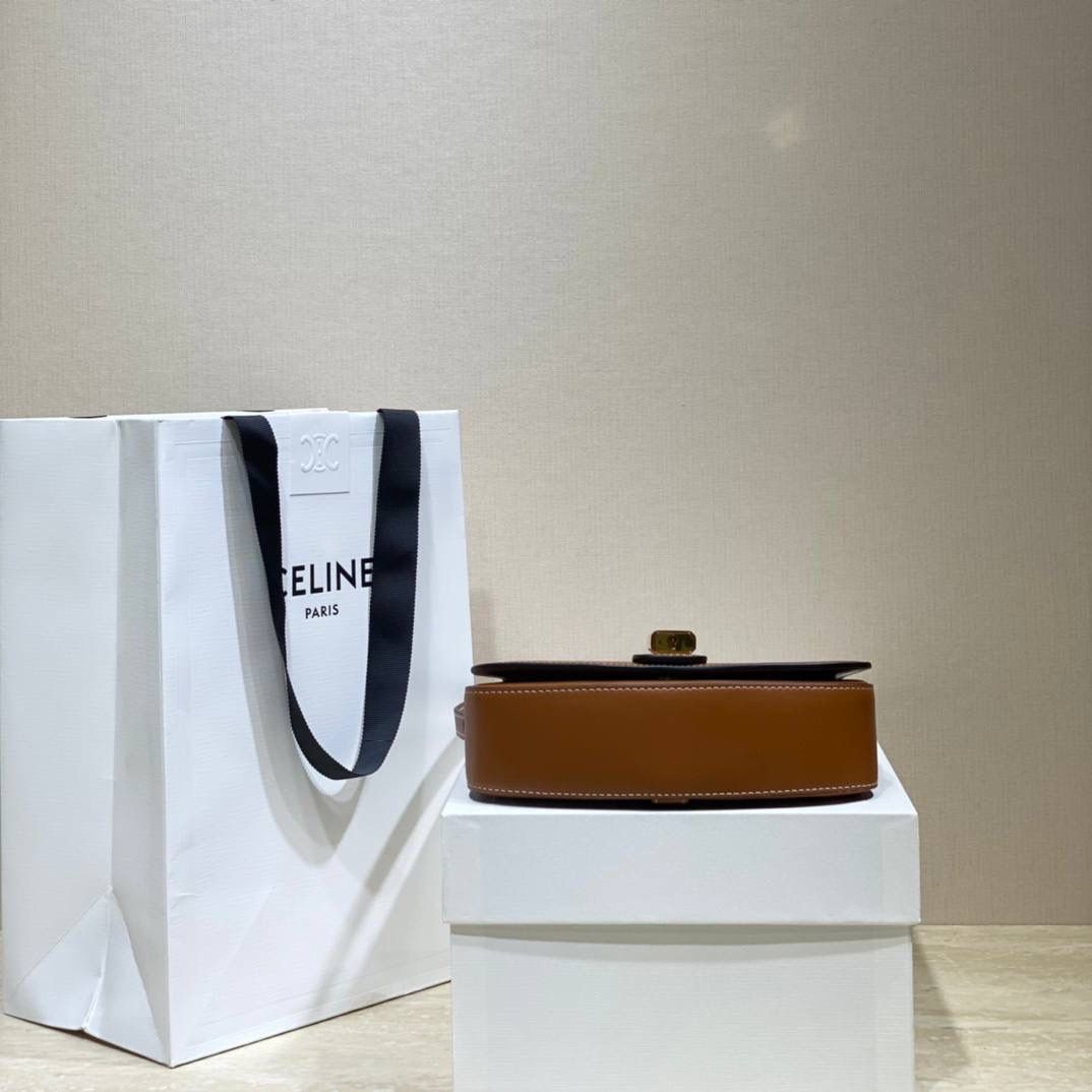 🔥大货实拍图 𝗖𝗘𝗟𝗜𝗡𝗘 ♥ 𝗧𝗔𝗕𝗢𝗨 𝗖𝗟𝗨𝗧𝗖𝗛 型号：10I592 尺寸：18*8*5cm