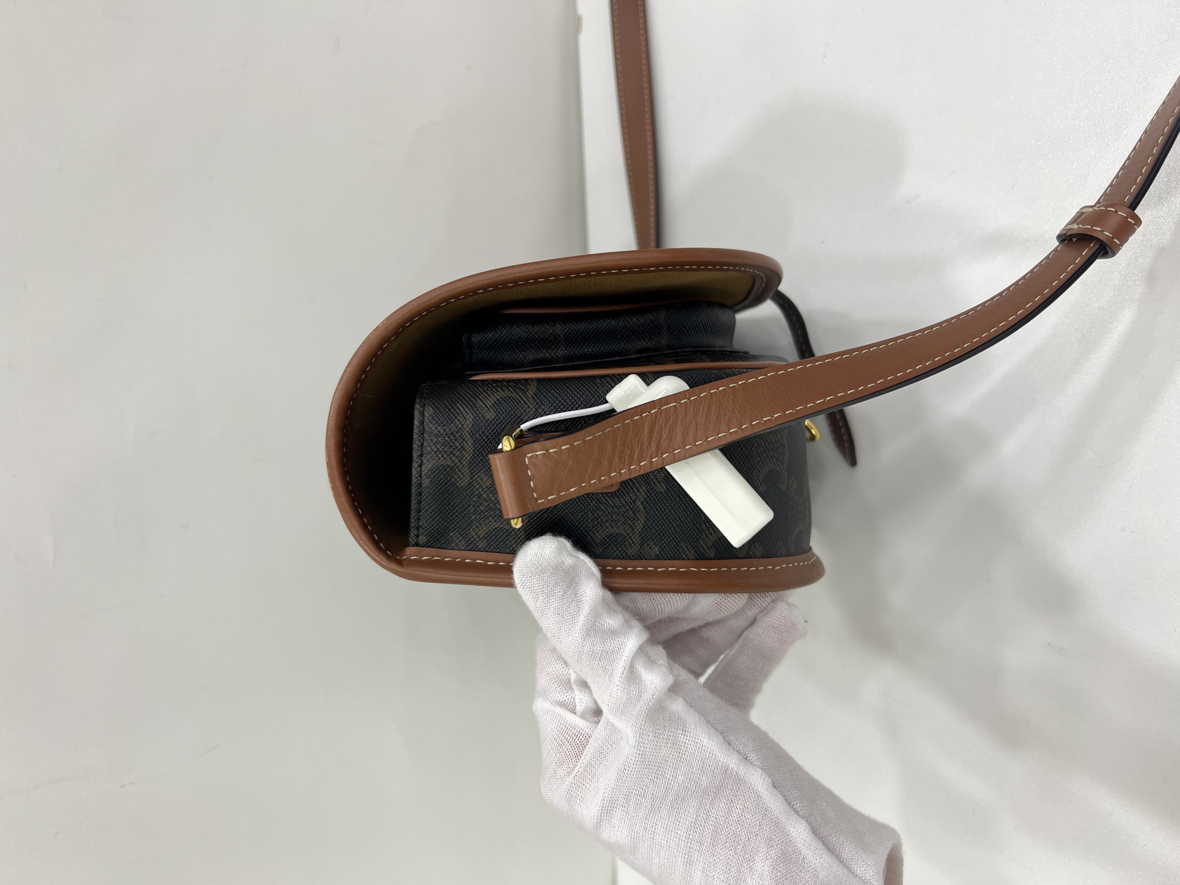 直播貨品 |  [1個-$100 2個-$300］E20