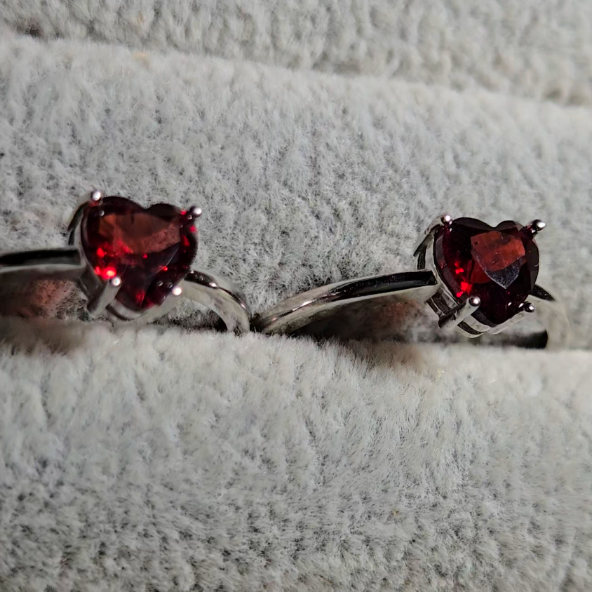Garnet faceted heart-shaped ring in adjustable sterling silver - GAR156