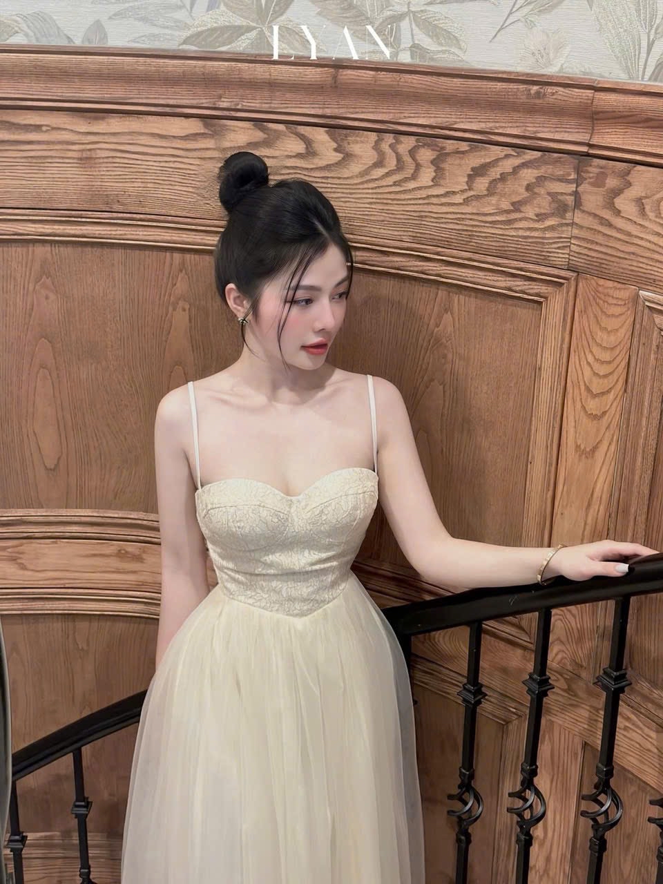 優雅細肩帶薄紗生日礼服