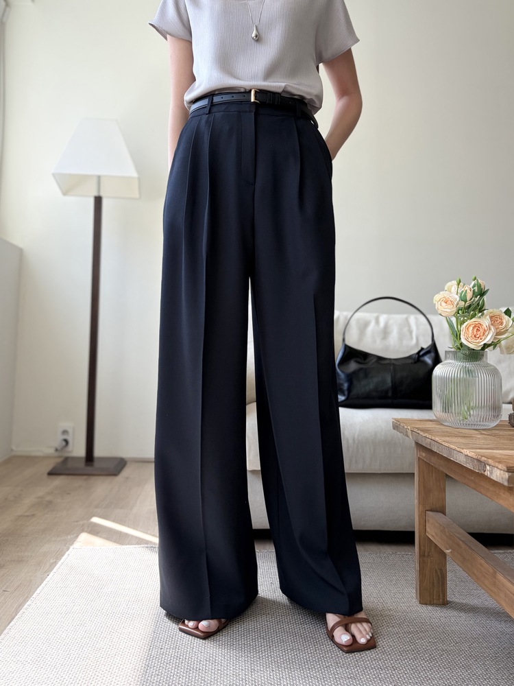 Timeless Pleated Flow Pants (Navy)