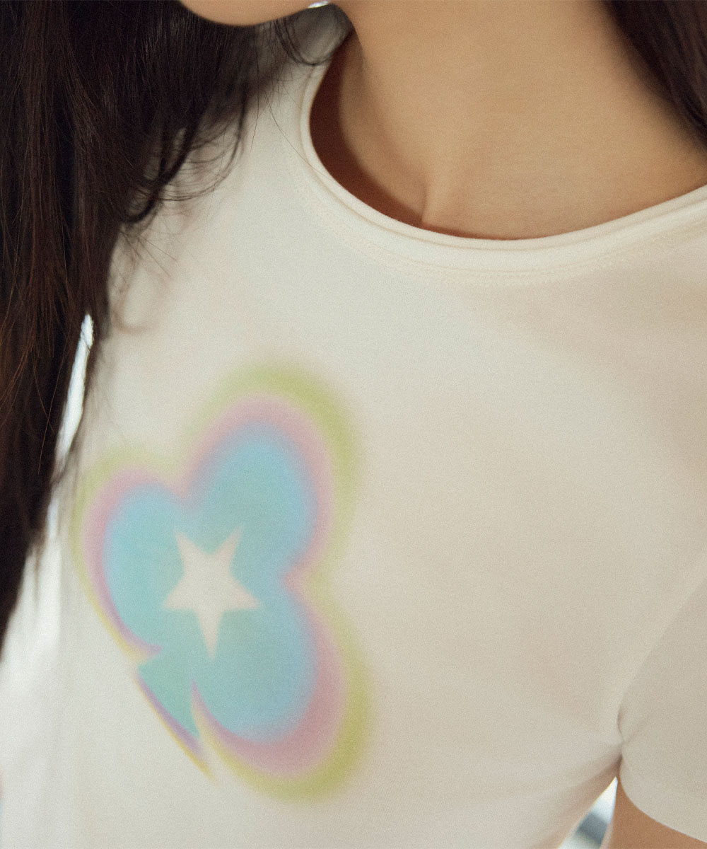 Rockfish Weatherwear × ILLIT｜Clover Slim Fit Sleeve T-Shirt