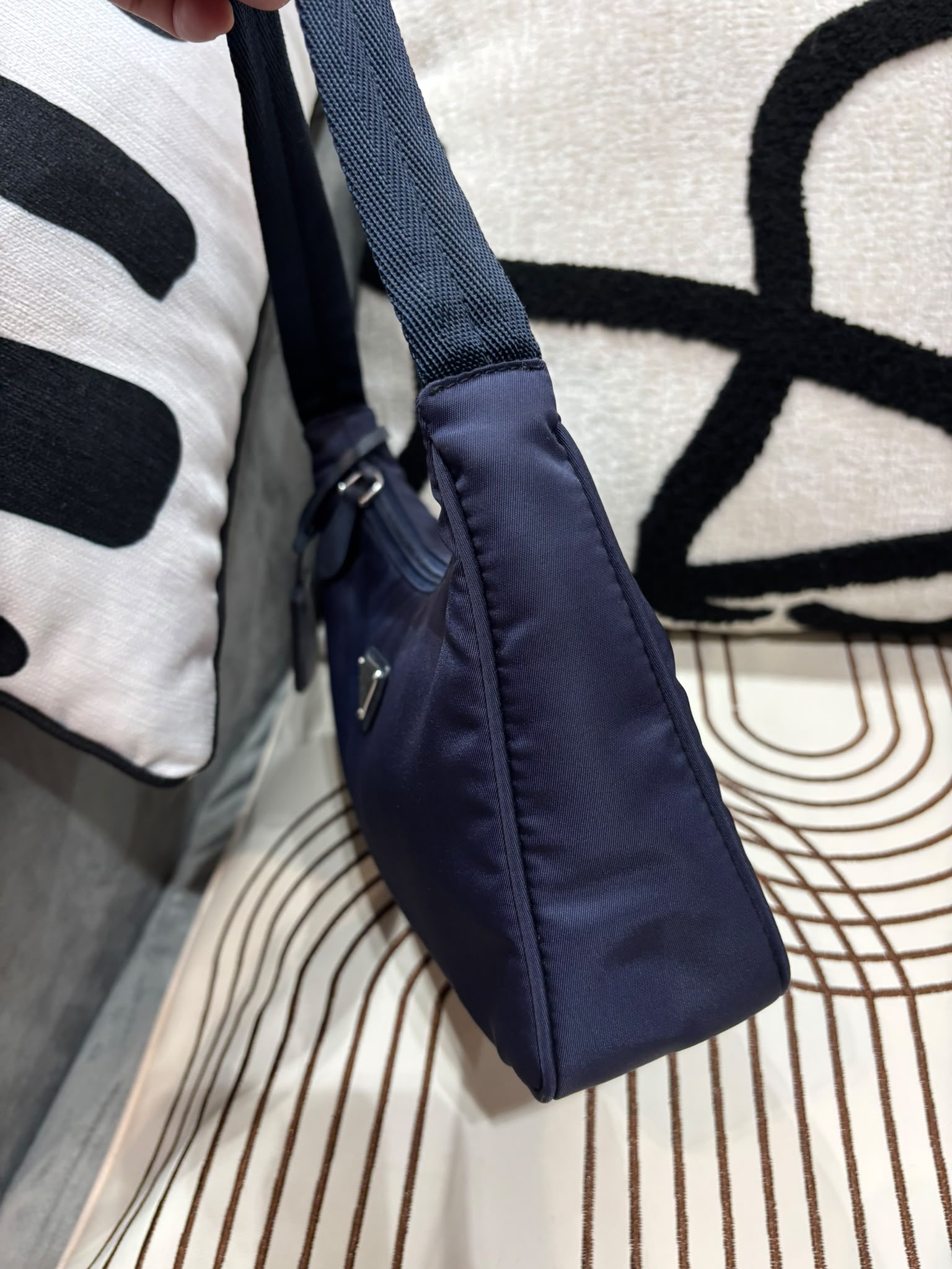 Prada re-edition 2000 re-Nylon Hobo Bag Navy 100%Authentic, 95%New