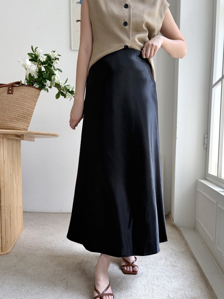 Satin Structured Skirt (Black)