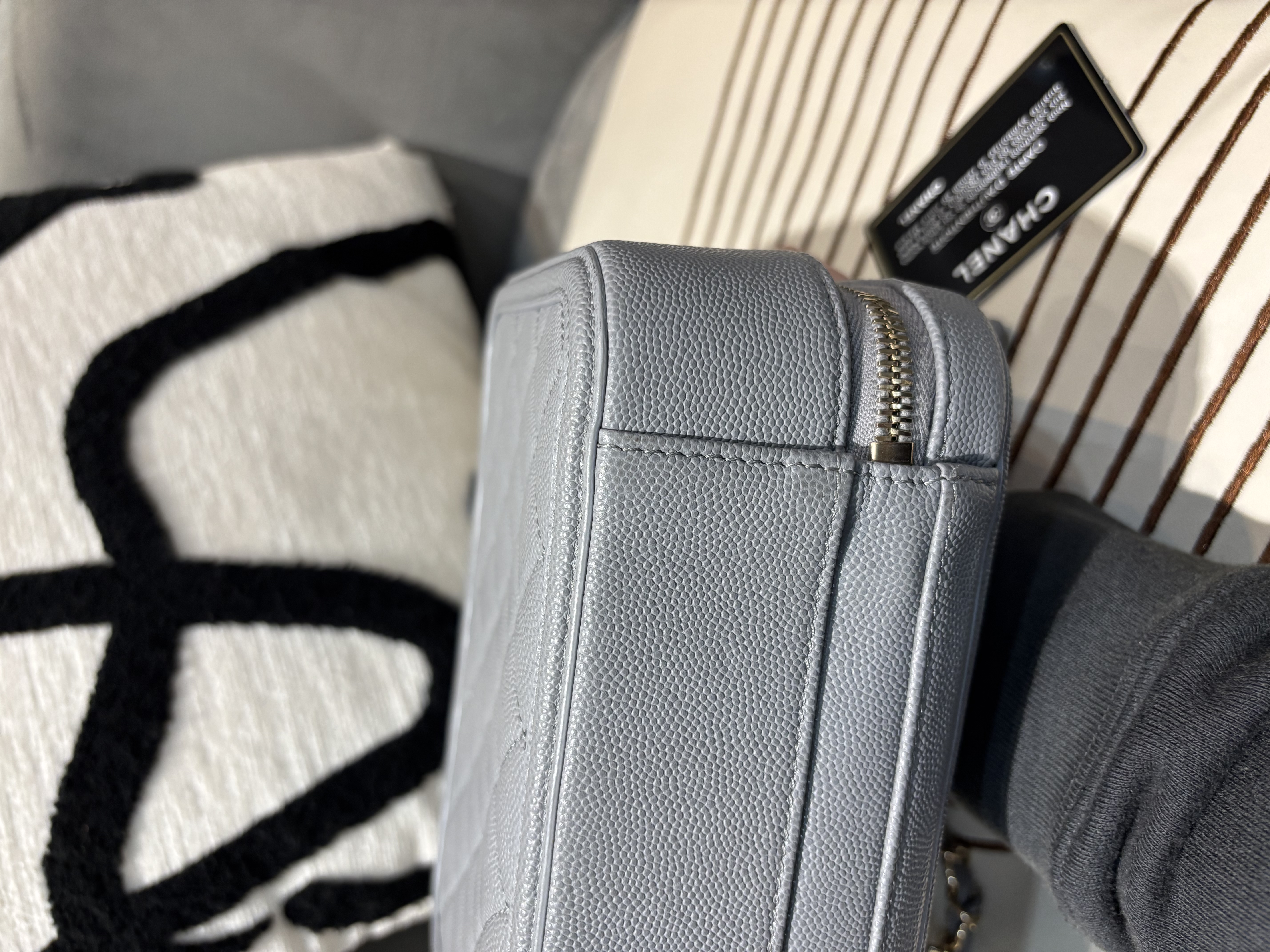 Chanel CC Filigree Shoulder Bag Grey 100%Authentic, 95%New ☑️29Card☑️Dust bag