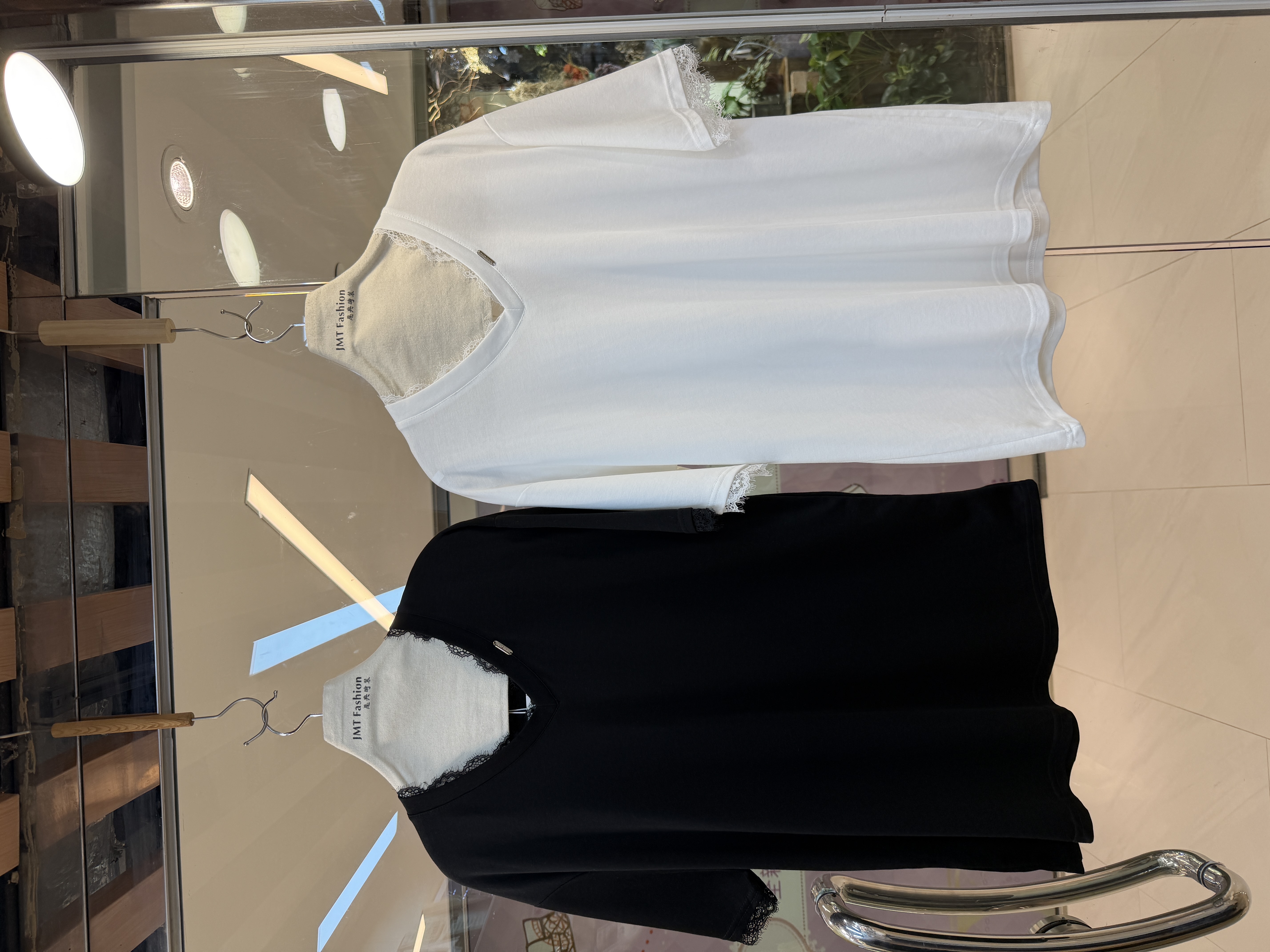 歐洲Lace 邊V領衫 M666  VES26C2277294