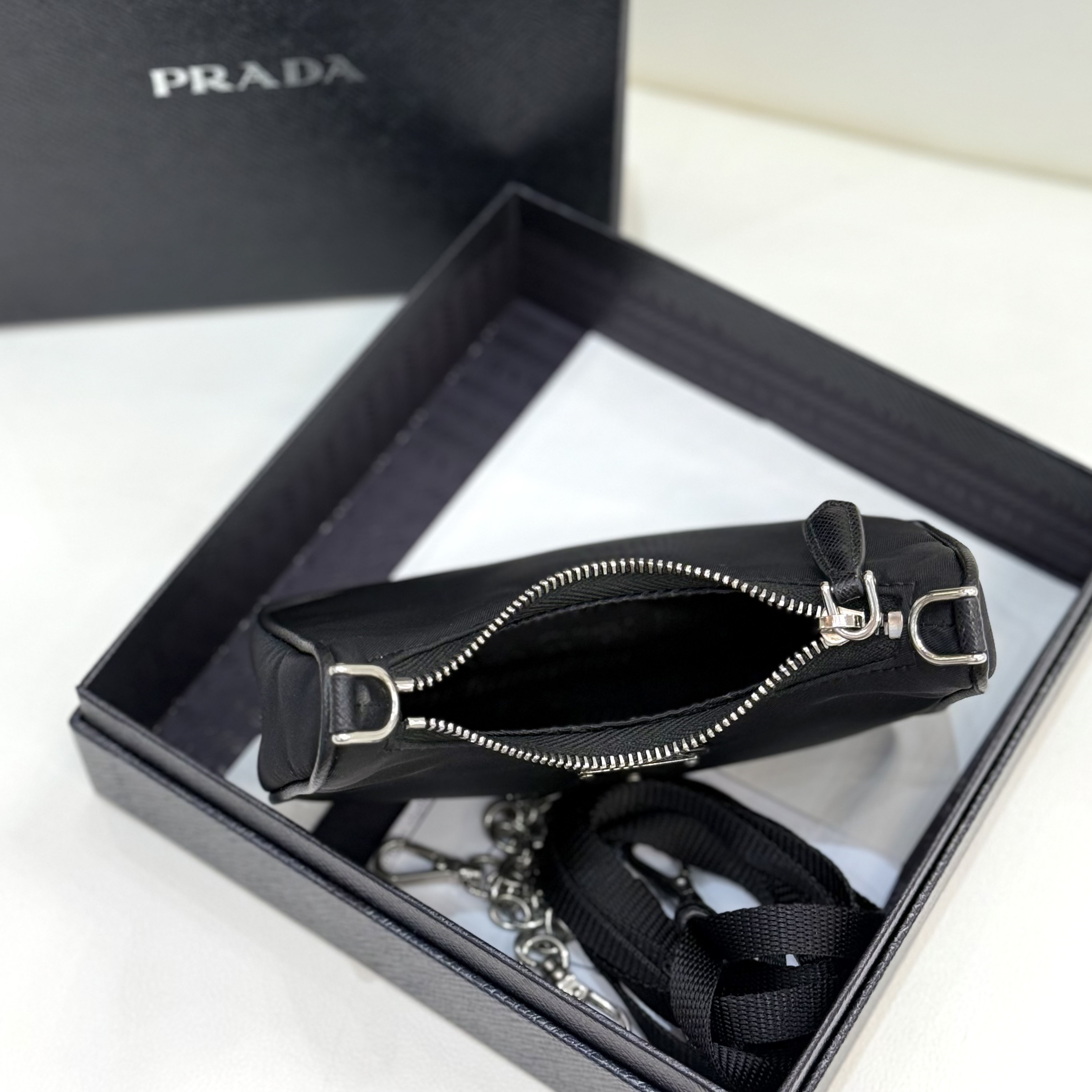 【預訂貨品】 Full set Prada黑色mini hobo