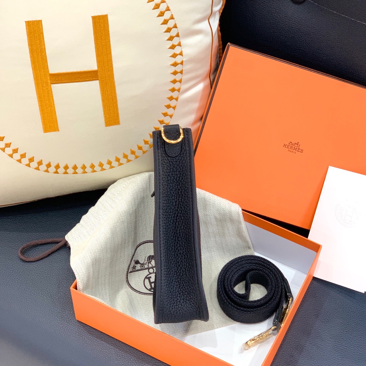 【預訂貨品】全新⭐️Full set  Hermes Caban mini水冰藍