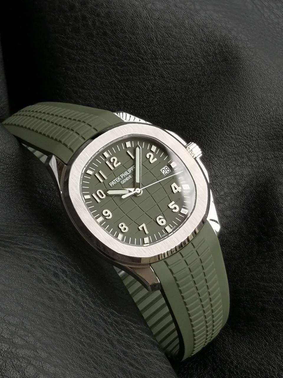 百达翡丽 5168G 配重手雷 1.壳套采用特殊材质CNC原版数据开模，整表重量和正品几乎没有区别，不同于市场普通版本上手轻飘飘，整表120克重 2.机芯选用324/330 一体开模机芯(3k同源机芯) 3.表壳尺寸42mm 厚度8.3mm(跟足原版) 4.所用配件，字面，针，胶带严格参照原版颜色开模定制，精益求精 5.表壳不锈钢 内部加重 承诺所有本厂出的配重表款绝不掉皮，掉皮无理由更换全新 6.表扣 表壳全部冲压贵金属logo 非腐蚀激光垃圾工艺！