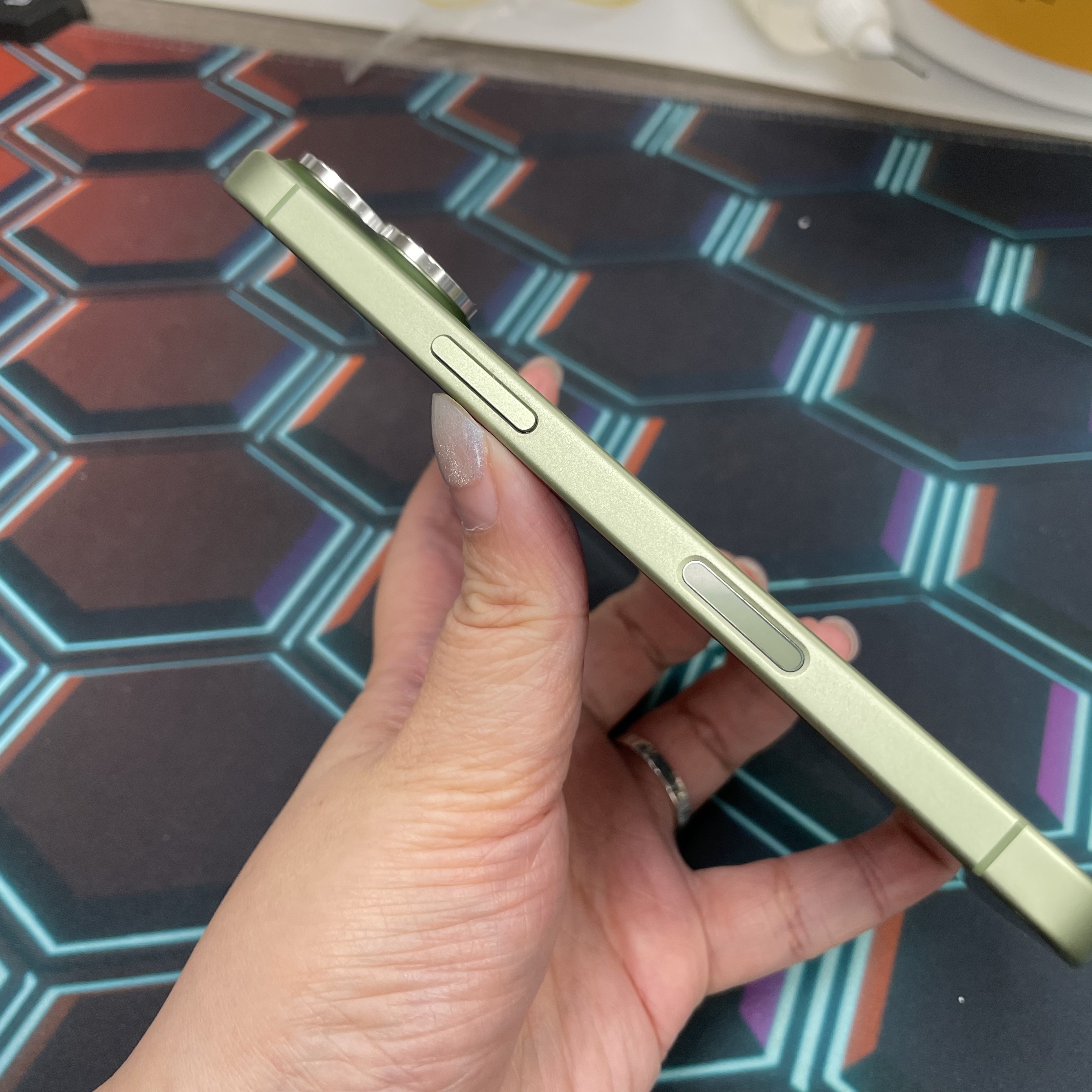 *7518 17 勁靚機 256GB 電100 綠色 green
