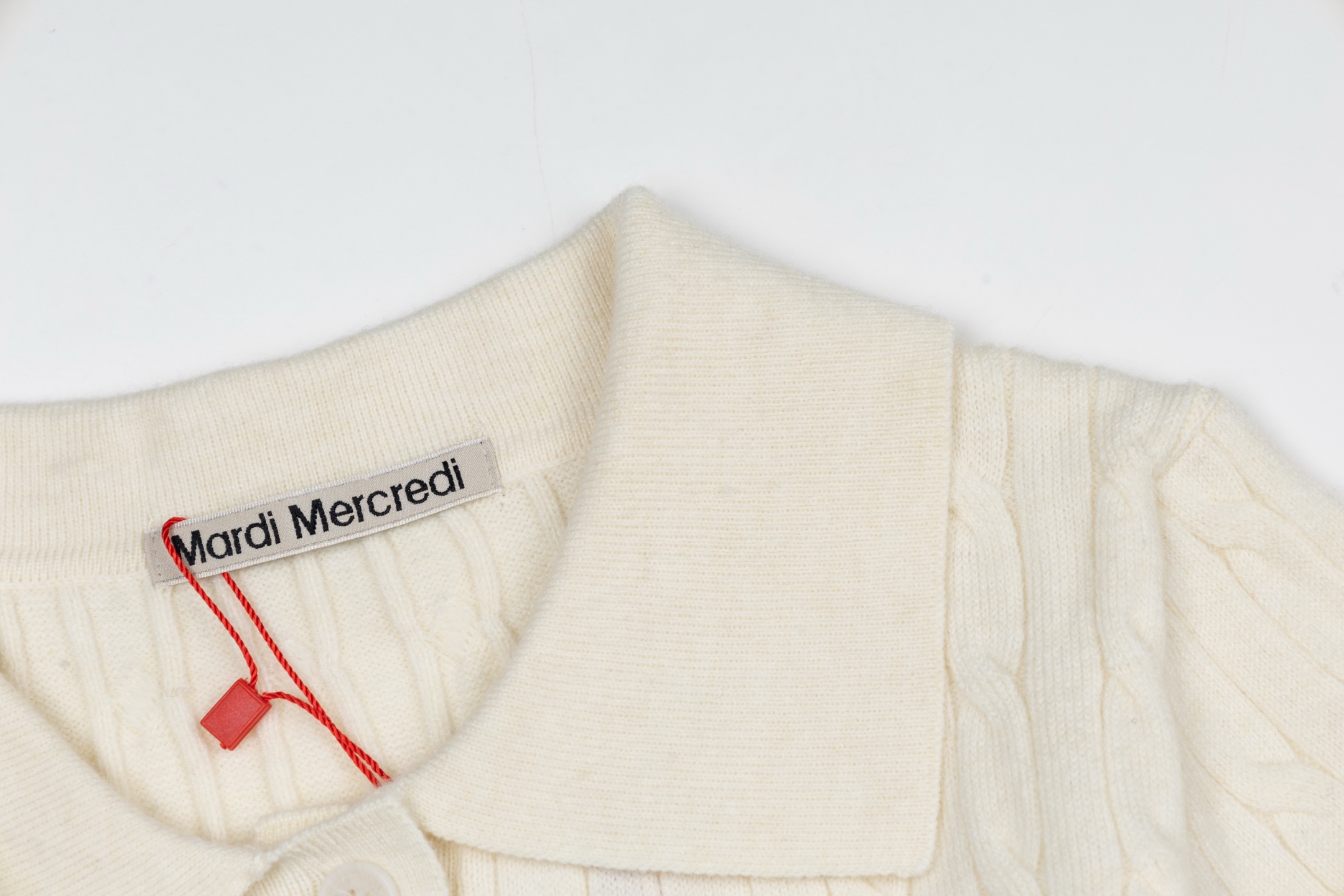 Mardi Mercredi Flower Embroidery Cable Short Sleeve Knit