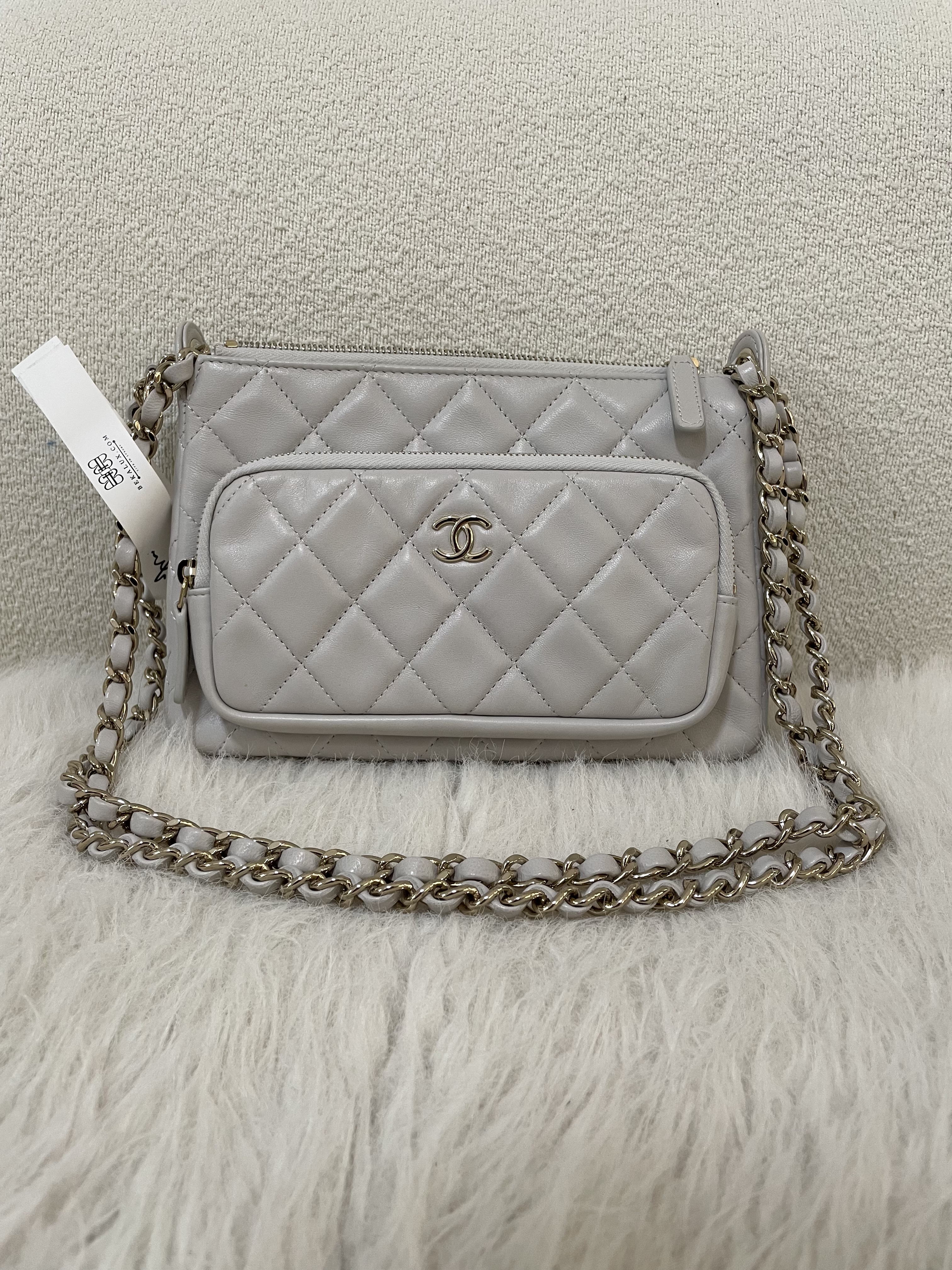 Pre-owned Chanel camera bag/ Product Code: 26031007