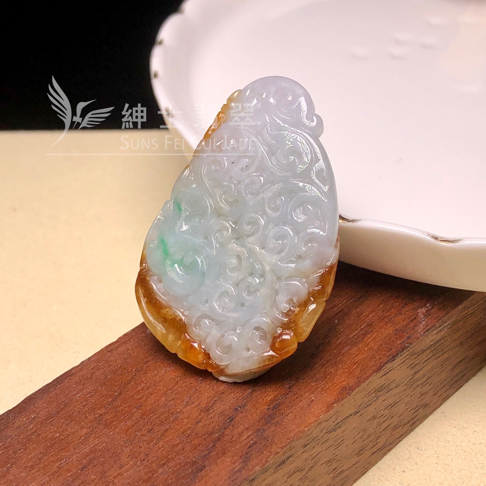 YK01139 翡飄翠復古雕花牌