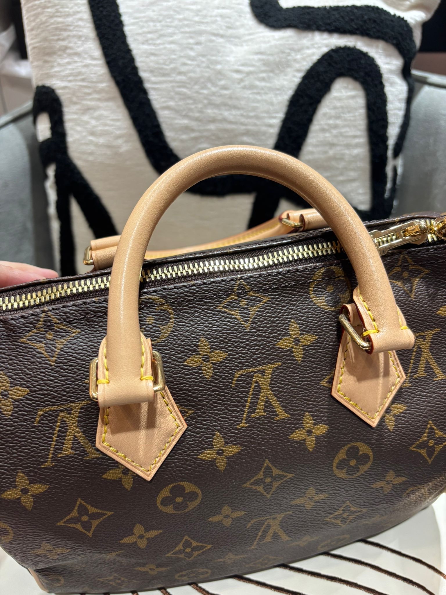 LV speedy Bandoulière 25 monogram 100%Authentic, 98%New  ✅Key Lock ✅長肩帶✅塵袋✅box