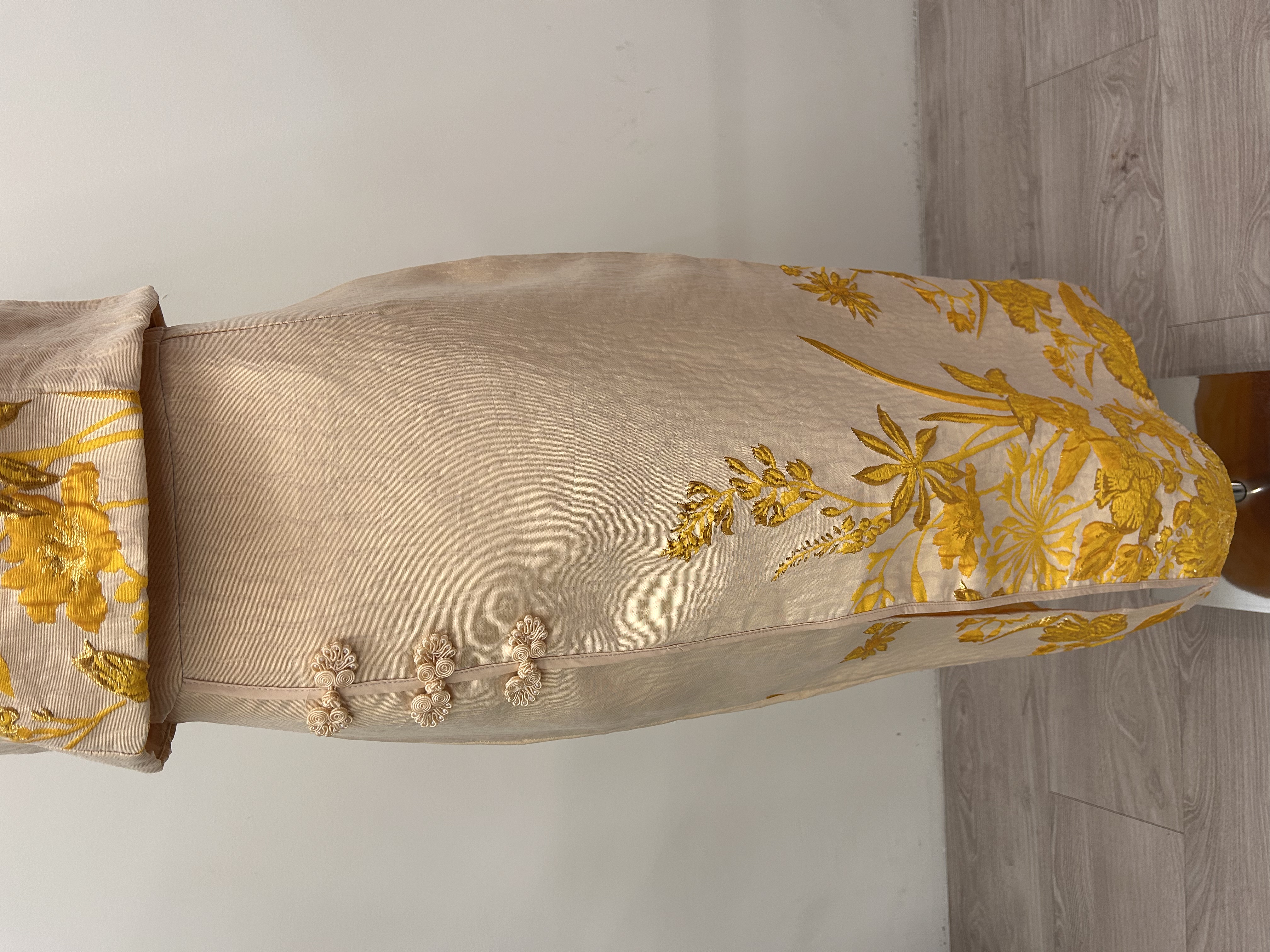 572.WB Cheong San Cut in Top & Skirt