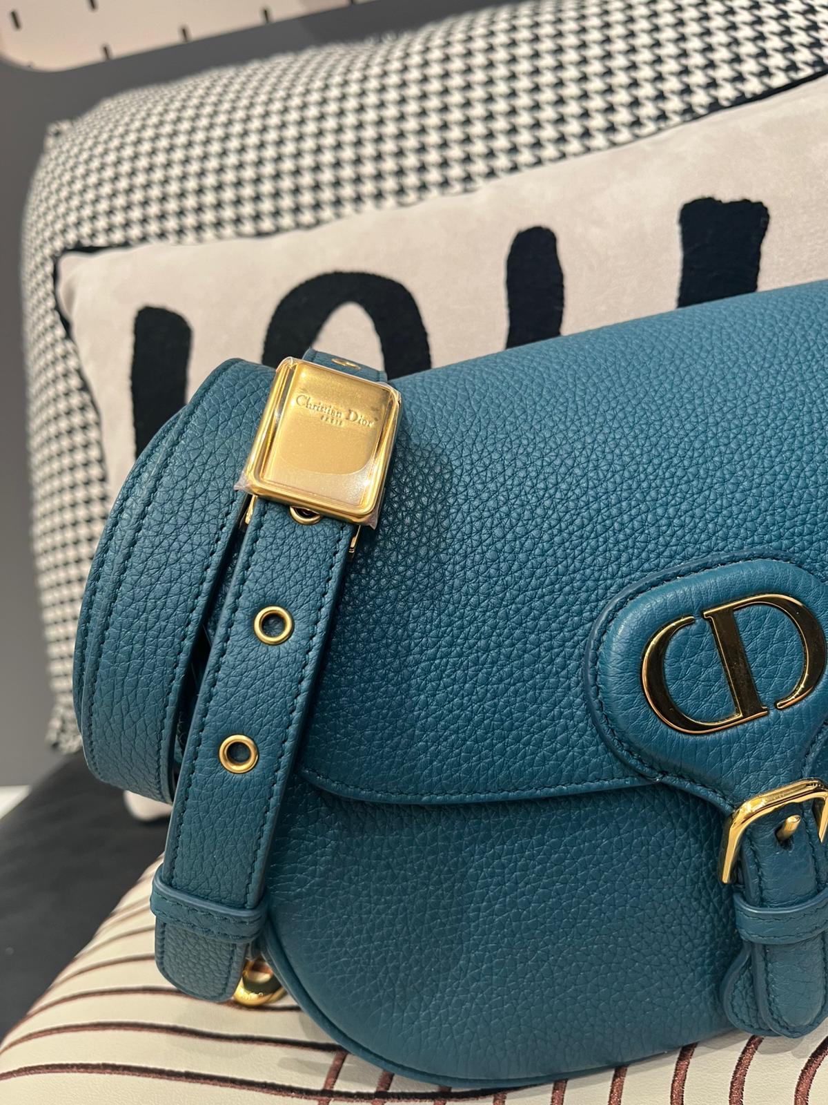 Dior Bobby medium 粒面牛皮金扣 100%Authentic ,99%new ✅證書✅可調節肩帶✅塵袋