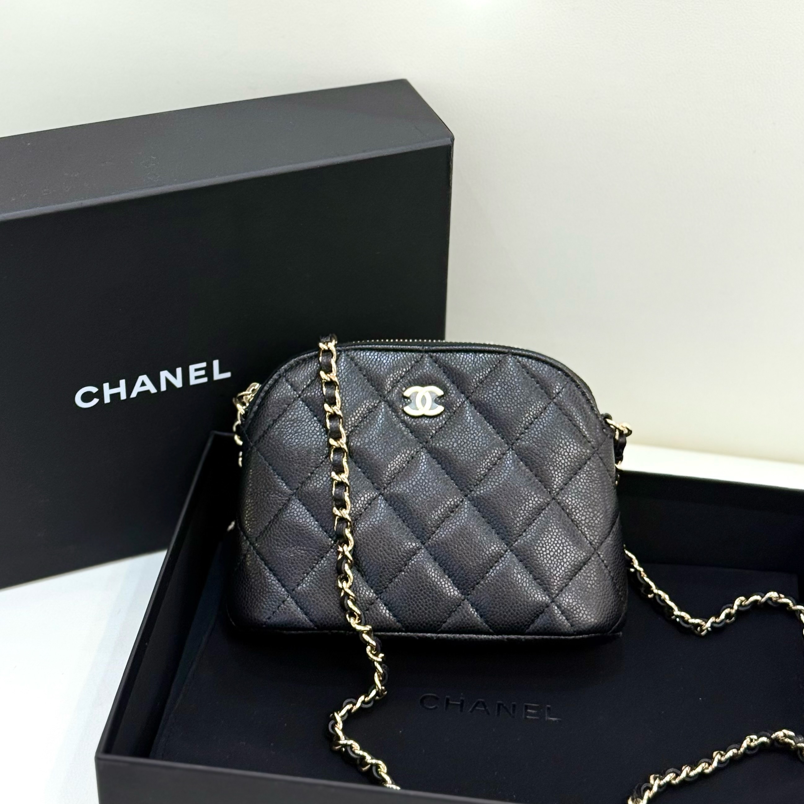 【預訂貨品】Full set👜芯片款 Chanel黑金荔枝牛皮mini貝殼包 