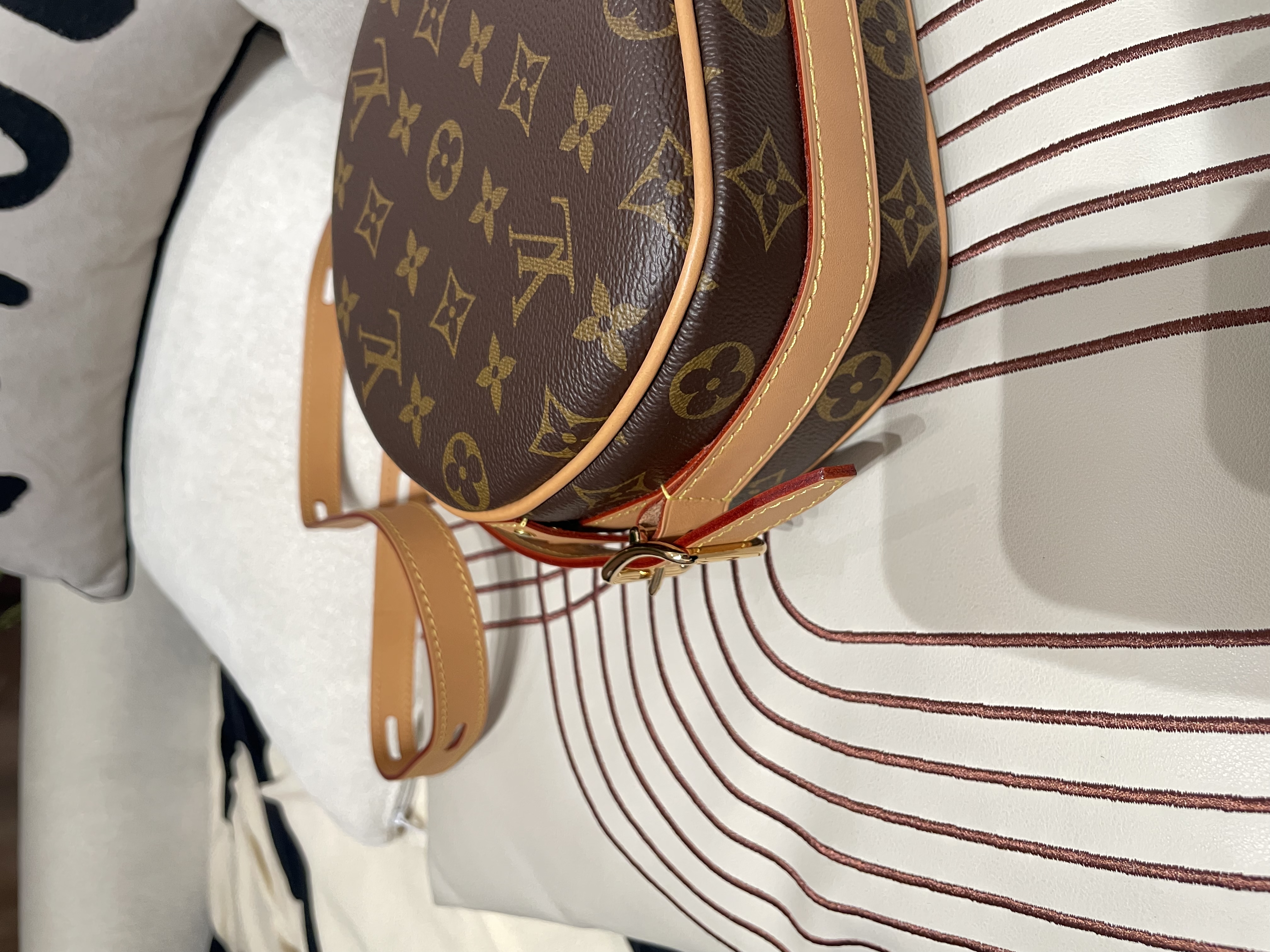 LV Boite Chapeau Souple Monogram 100%Authentic, 98%New ✅Dust bag