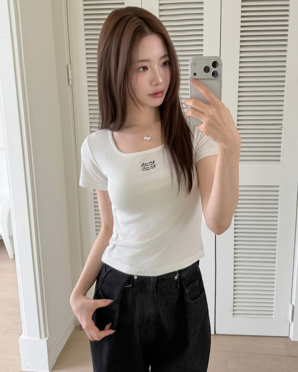 MuahMuah SLKIT BUTTON CROP HALF T-SHIRT