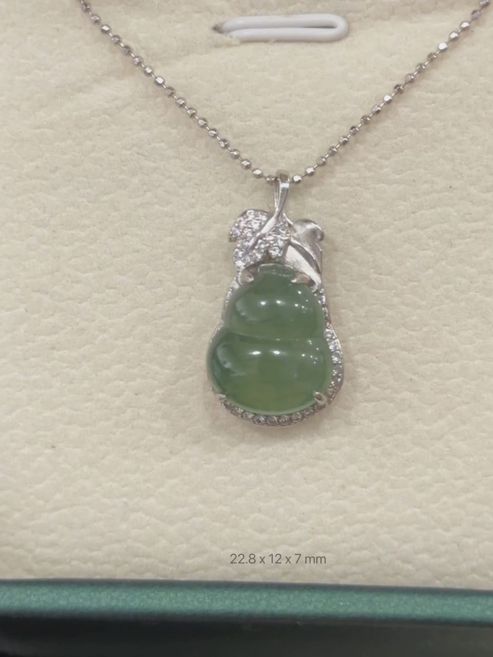 翡翠葫芦吊坠