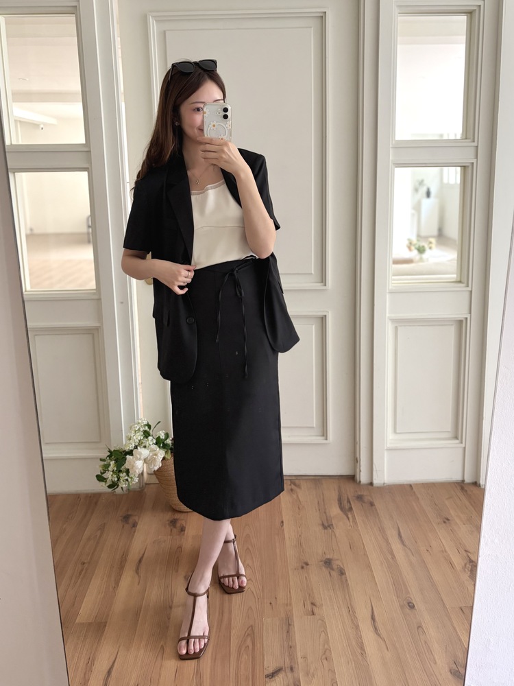 Noir Air Relaxed Blazer (Black)
