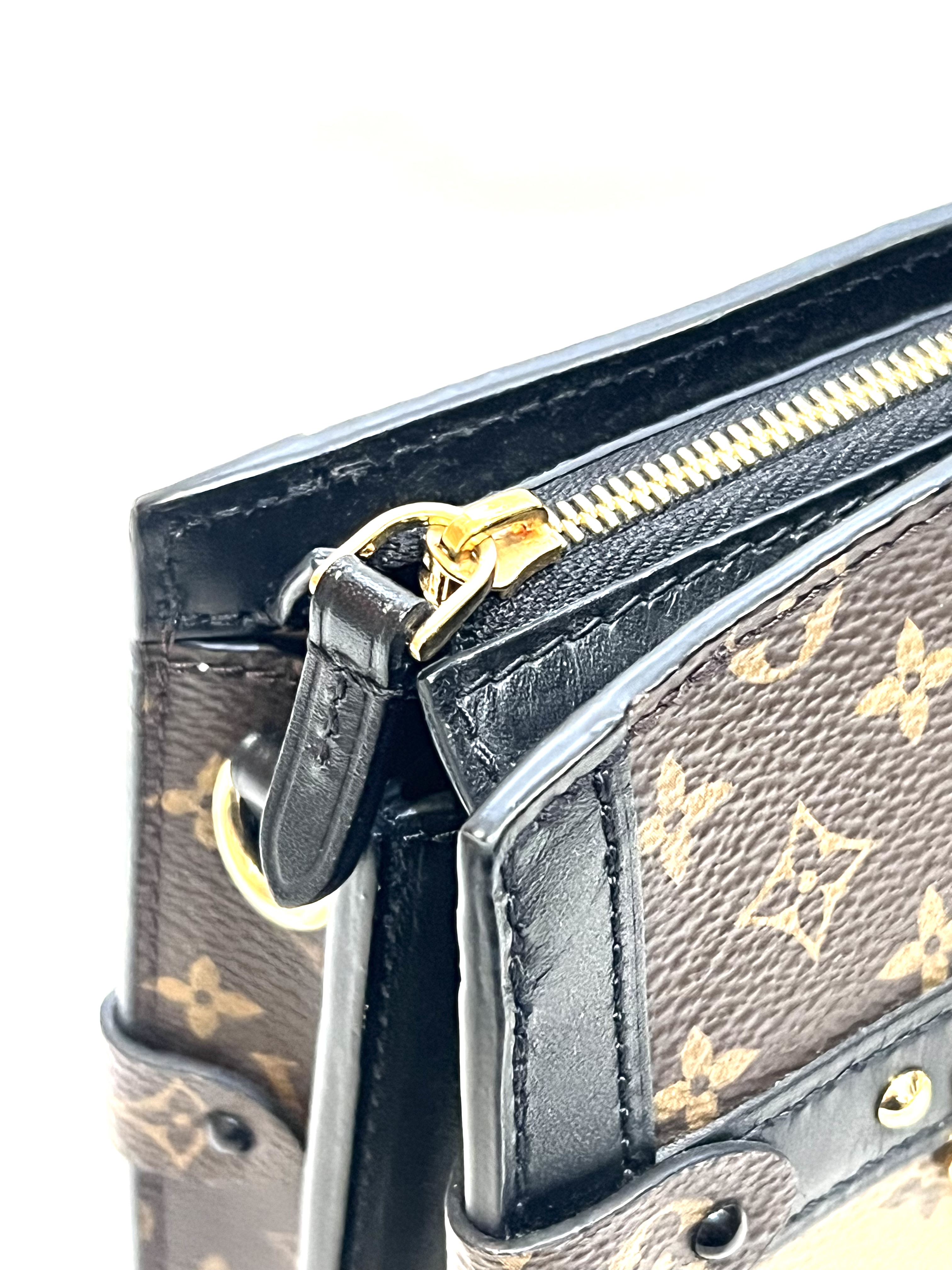 Pre-Owned Louis Vuitton Monogram Reverse Trunk Clutch / Product Code:26041111