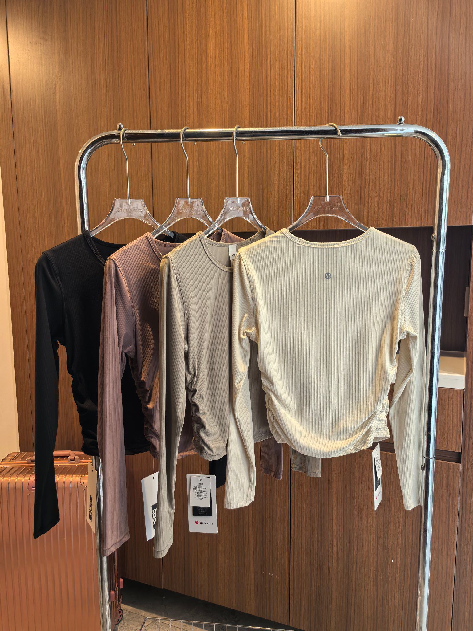 $109件、2件起$99件。lulu All it takes螺紋瑜伽上衣