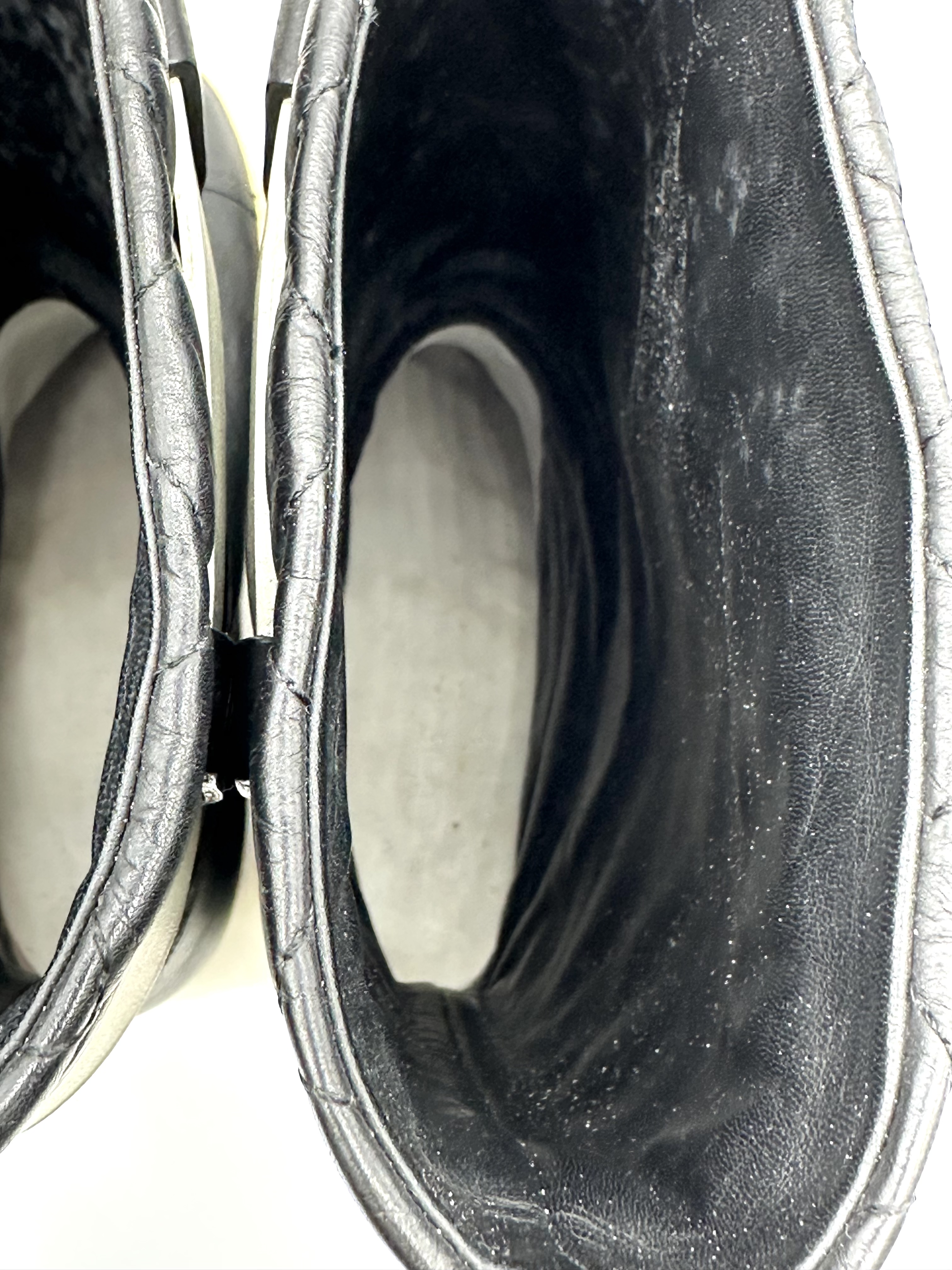 Pre-owned Chanel black quilted leather mid-calf boots / Product Code: 26040407