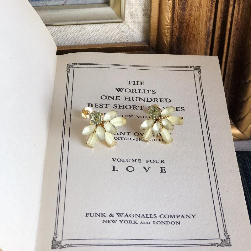 Vintage 1950s Light Yellow Frosted Glass Brooch & Screwback Earrings Set (MT1309)