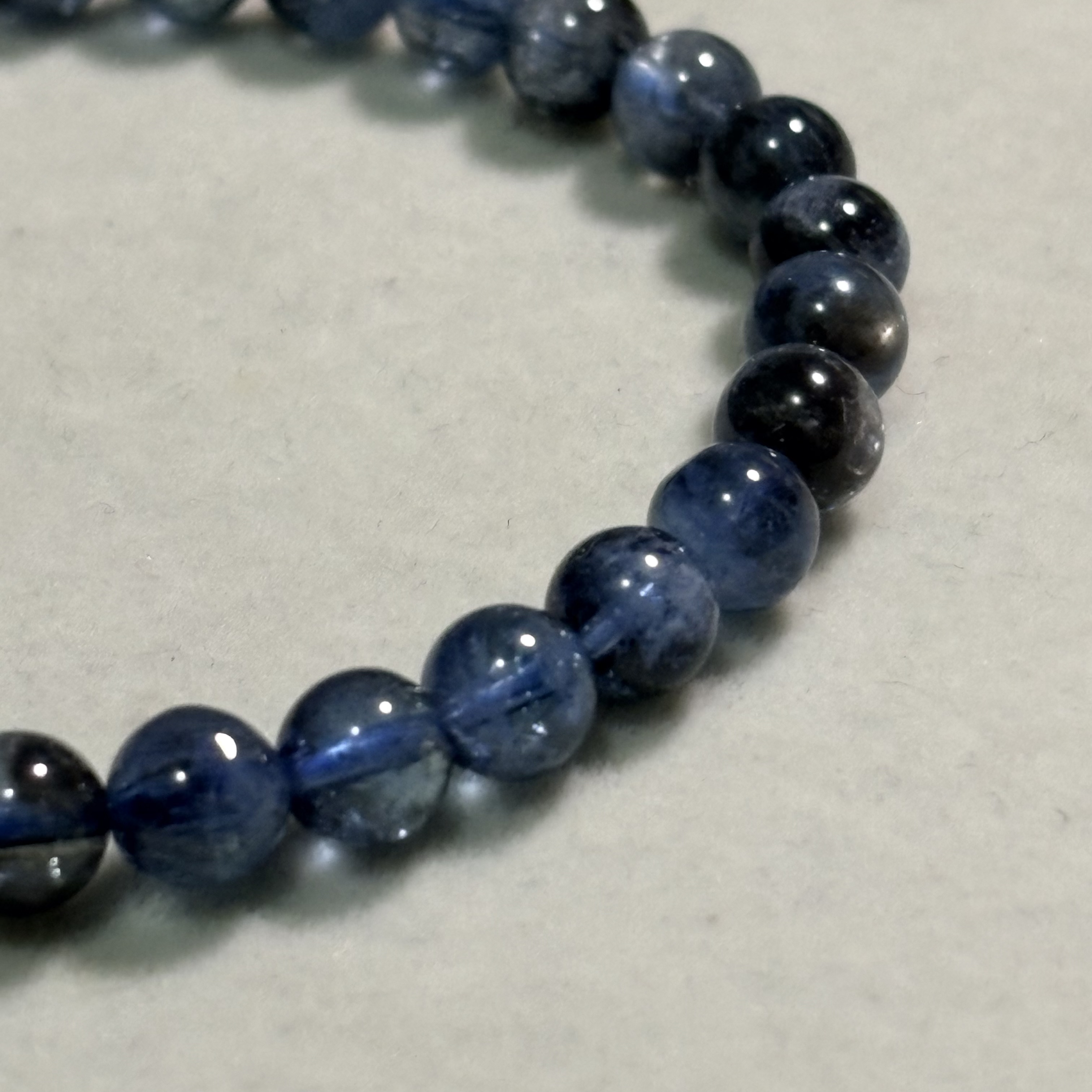 魔鬼藍骨幹海藍寶手串No. 4045丨規格：6mm 16 cm手圍