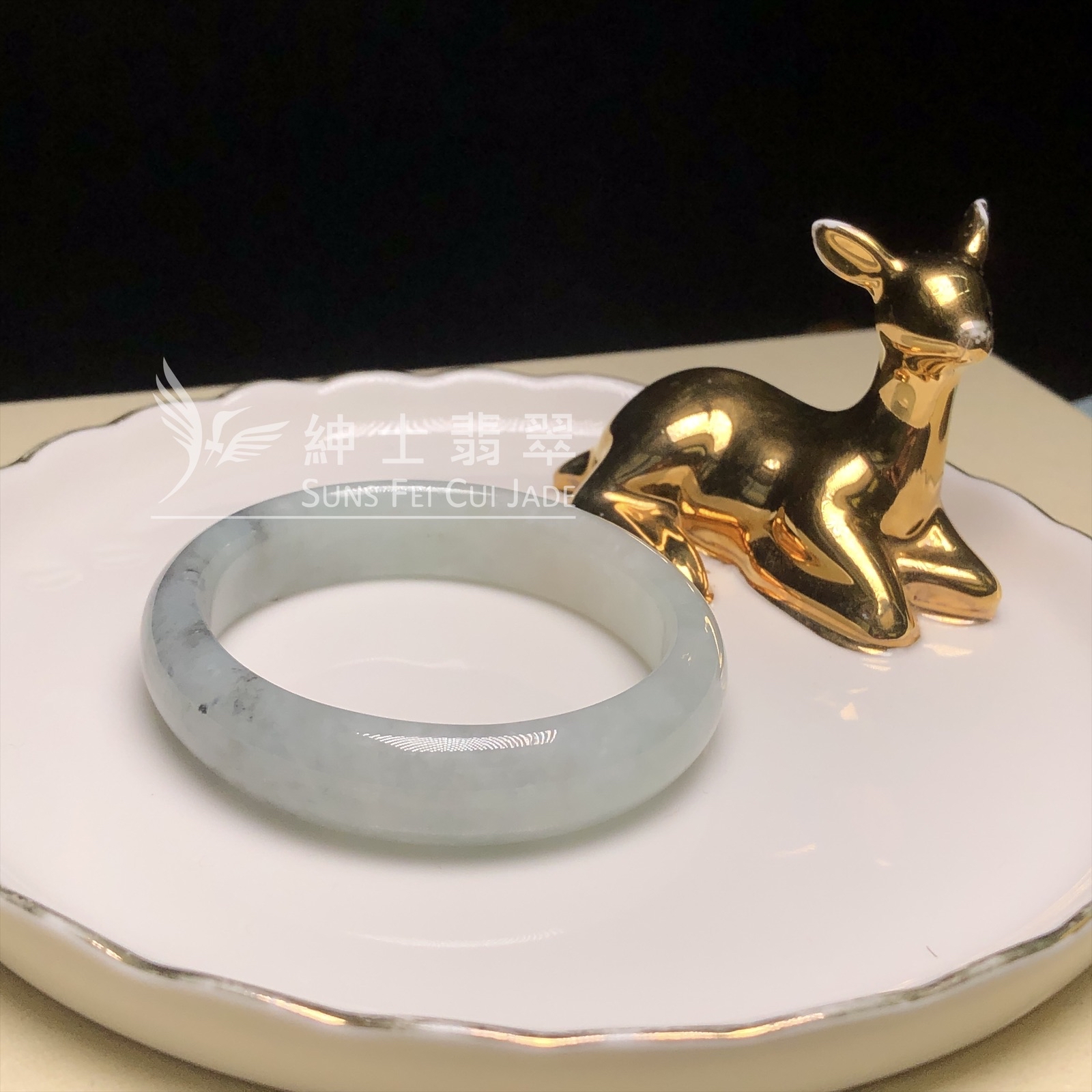 烏雞淡綠貴妃鐲49.3 YM00251