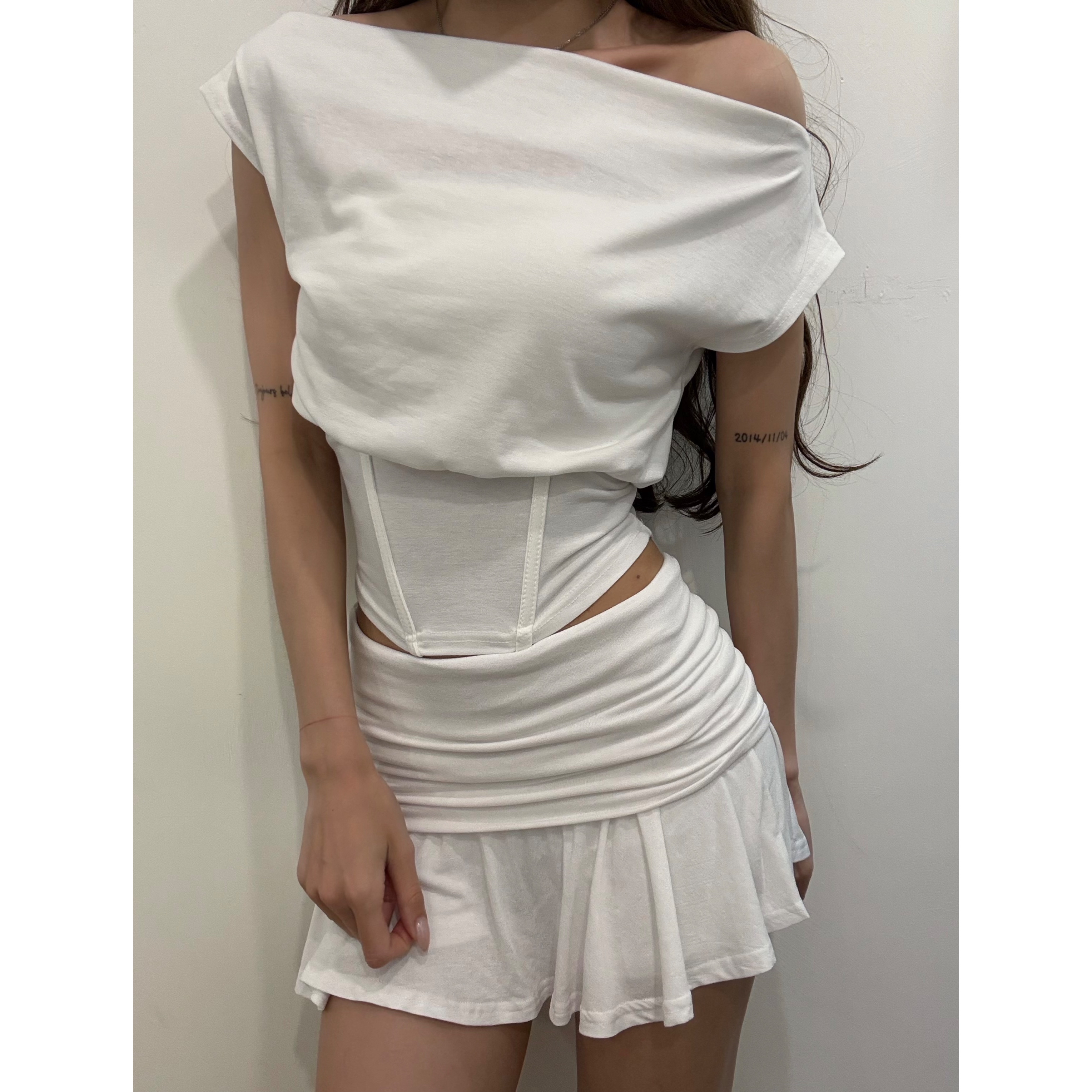 優惠價7月8截🩶2607I《O/S CORSET WAIST CROP》