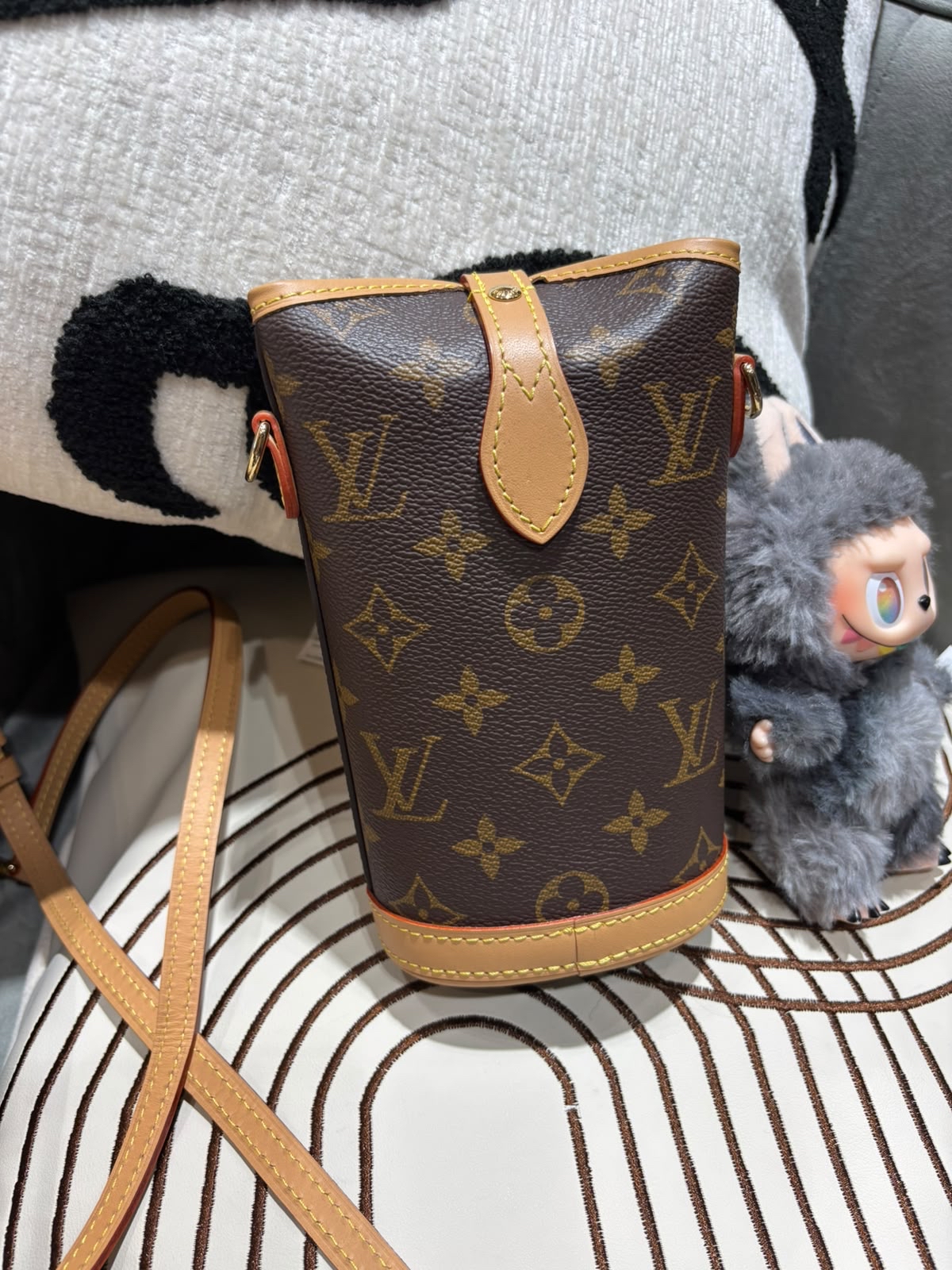 Lv Fold Me Pouch Shoulder Bag M80874 100%Authentic, 98%new ✅dust bag